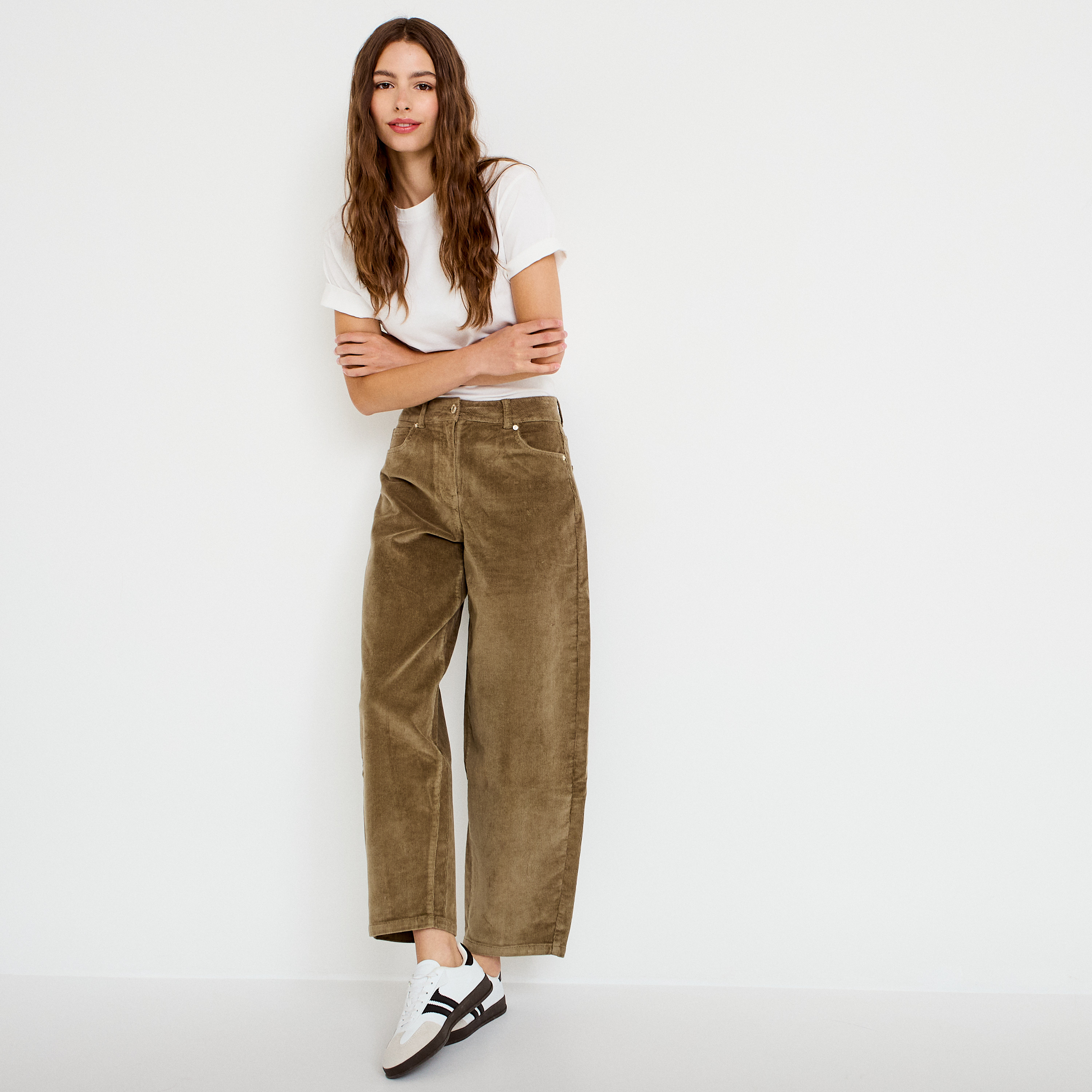 Pantalon barrel en velours vert kaki femme