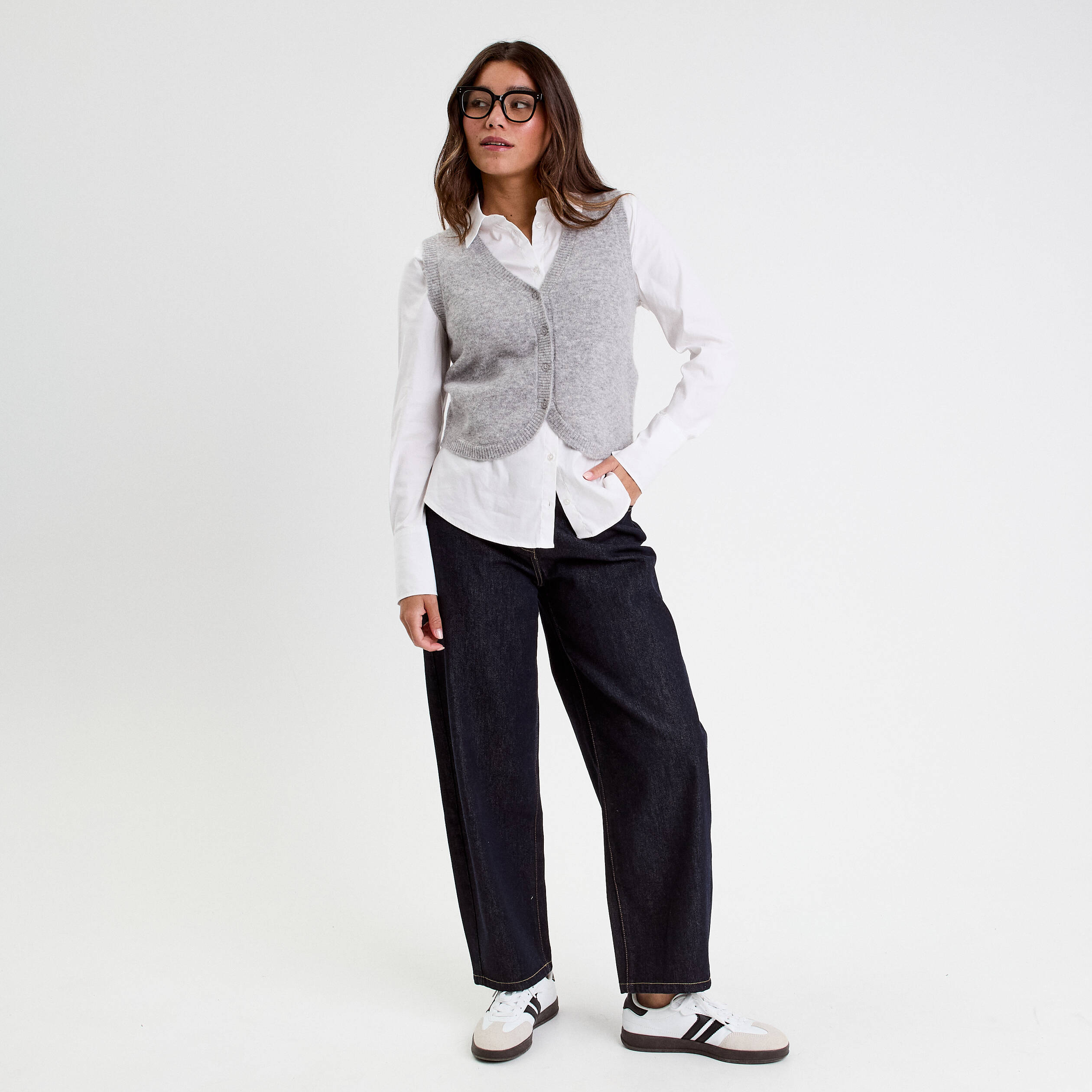 Gilet sans manches ajust&eacute; gris clair femme
