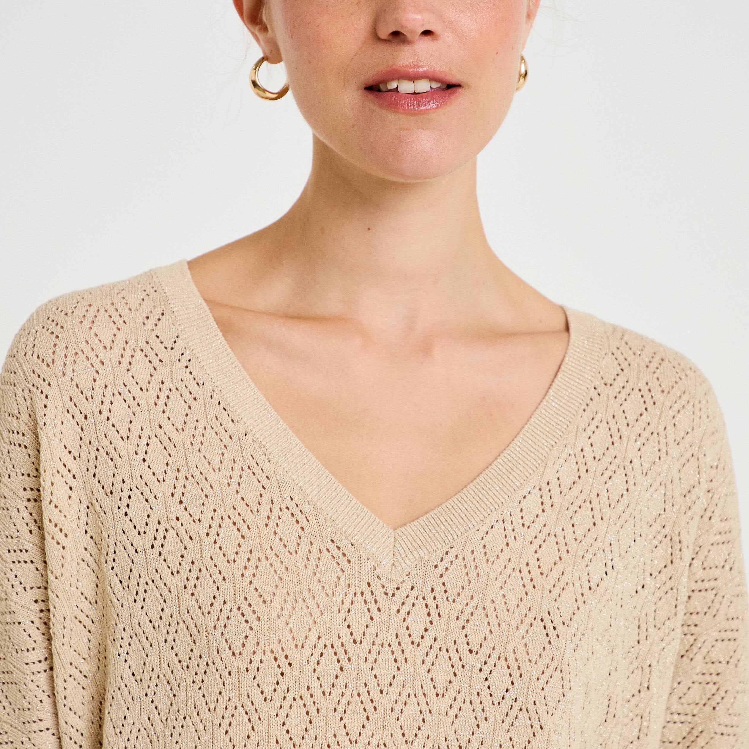 Pull ajour&eacute; col v manches courtes beige femme