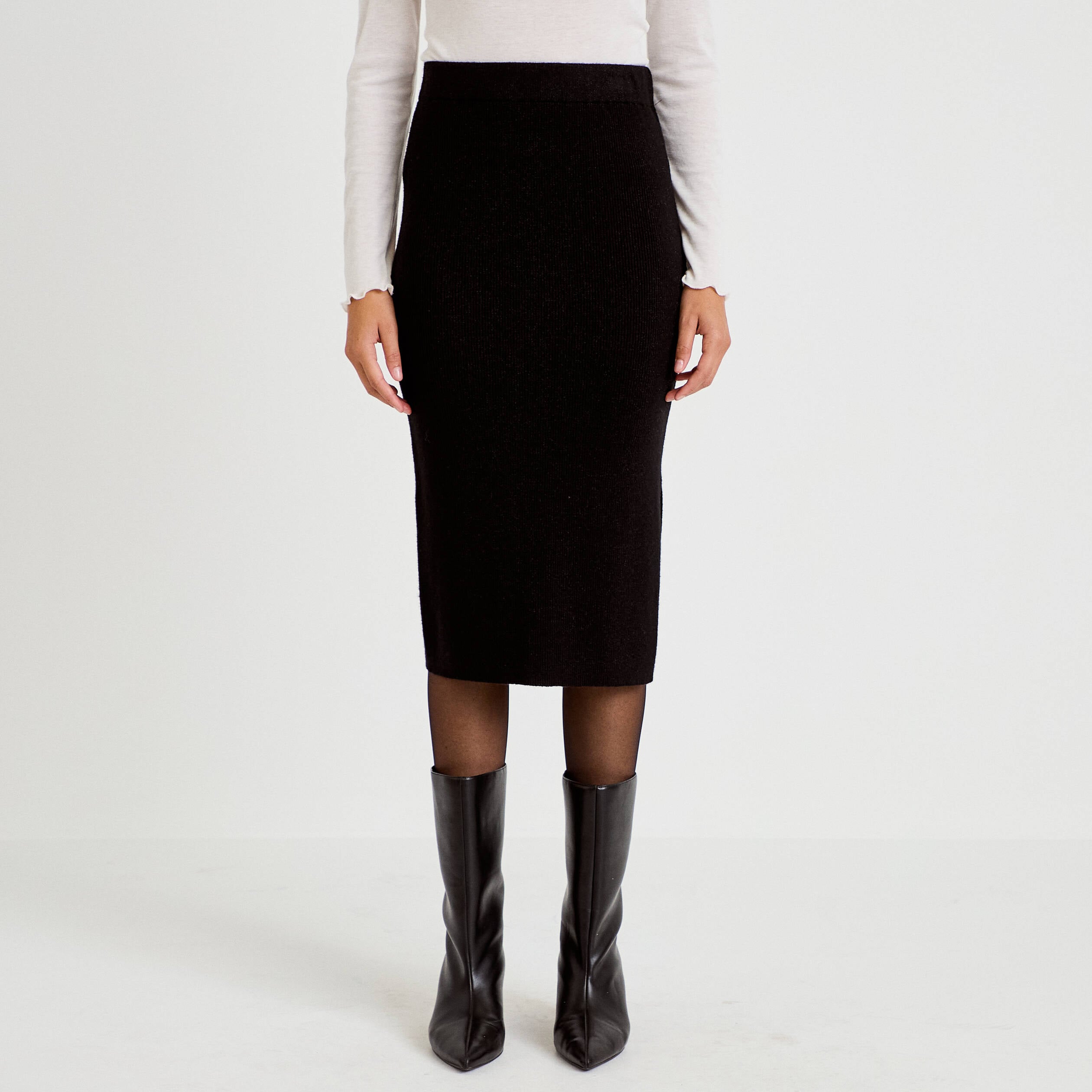 Jupe ajust&eacute;e longueur 3/4 noir femme