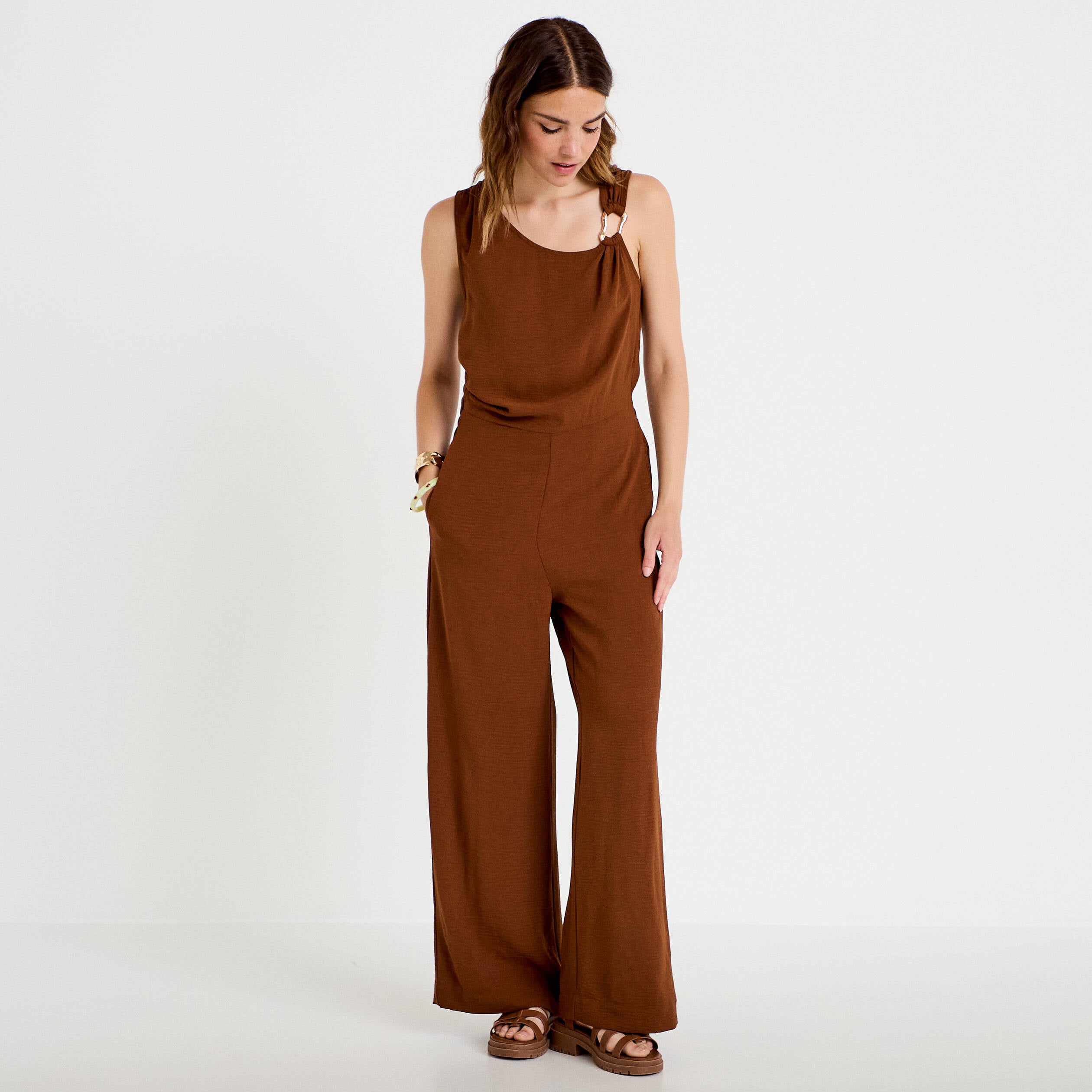 Combinaison large sans manches col rond marron femme