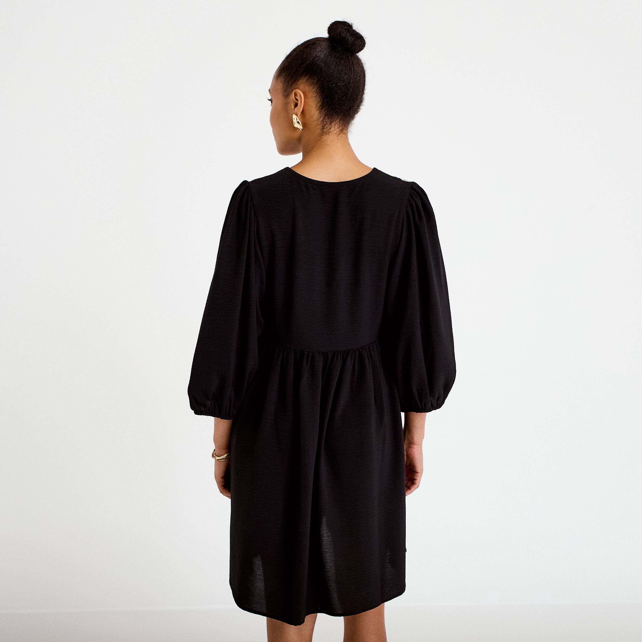 Robe droite courte col v manches 3/4 noir femme