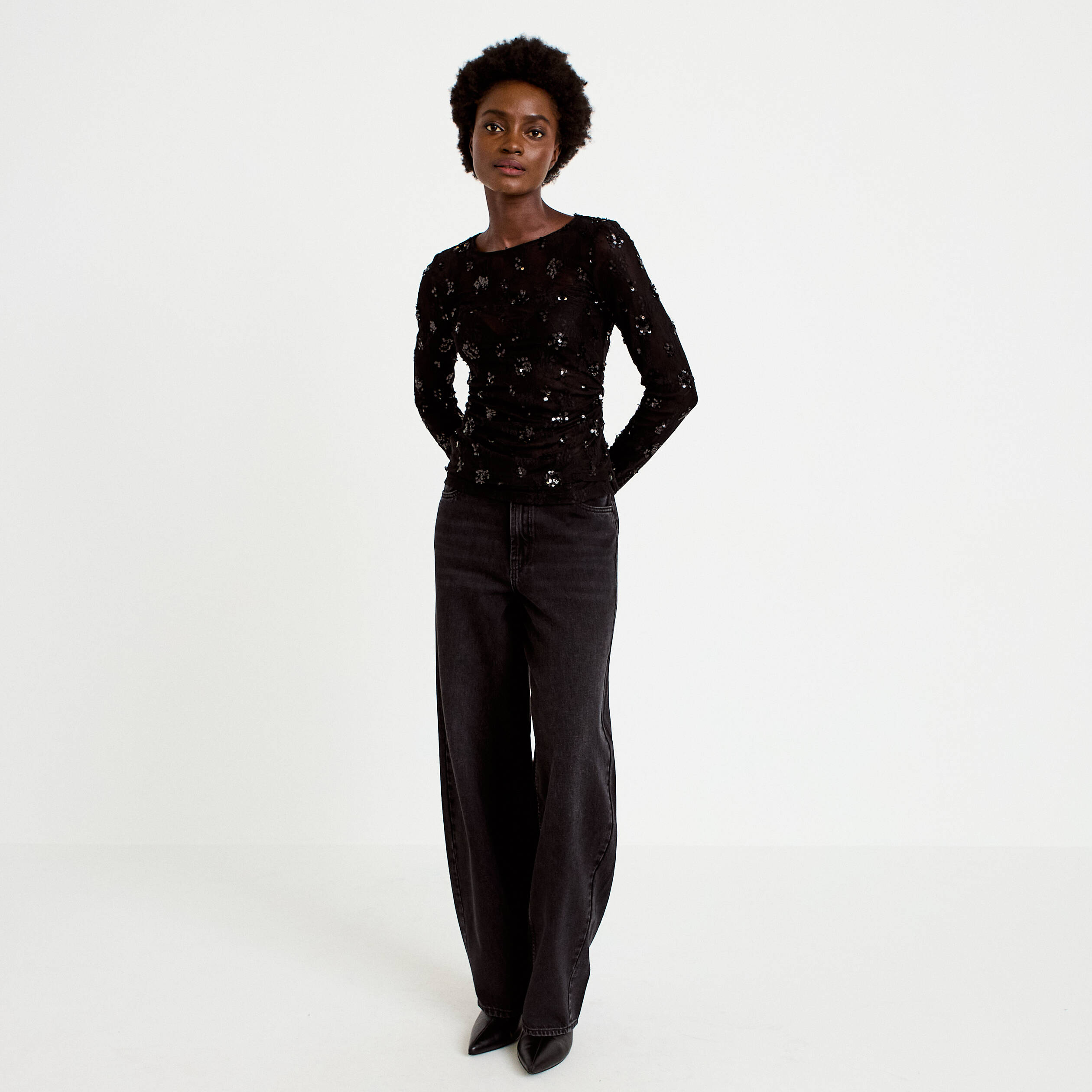 T-shirt ajust&eacute; col rond brod&eacute; perles noir femme