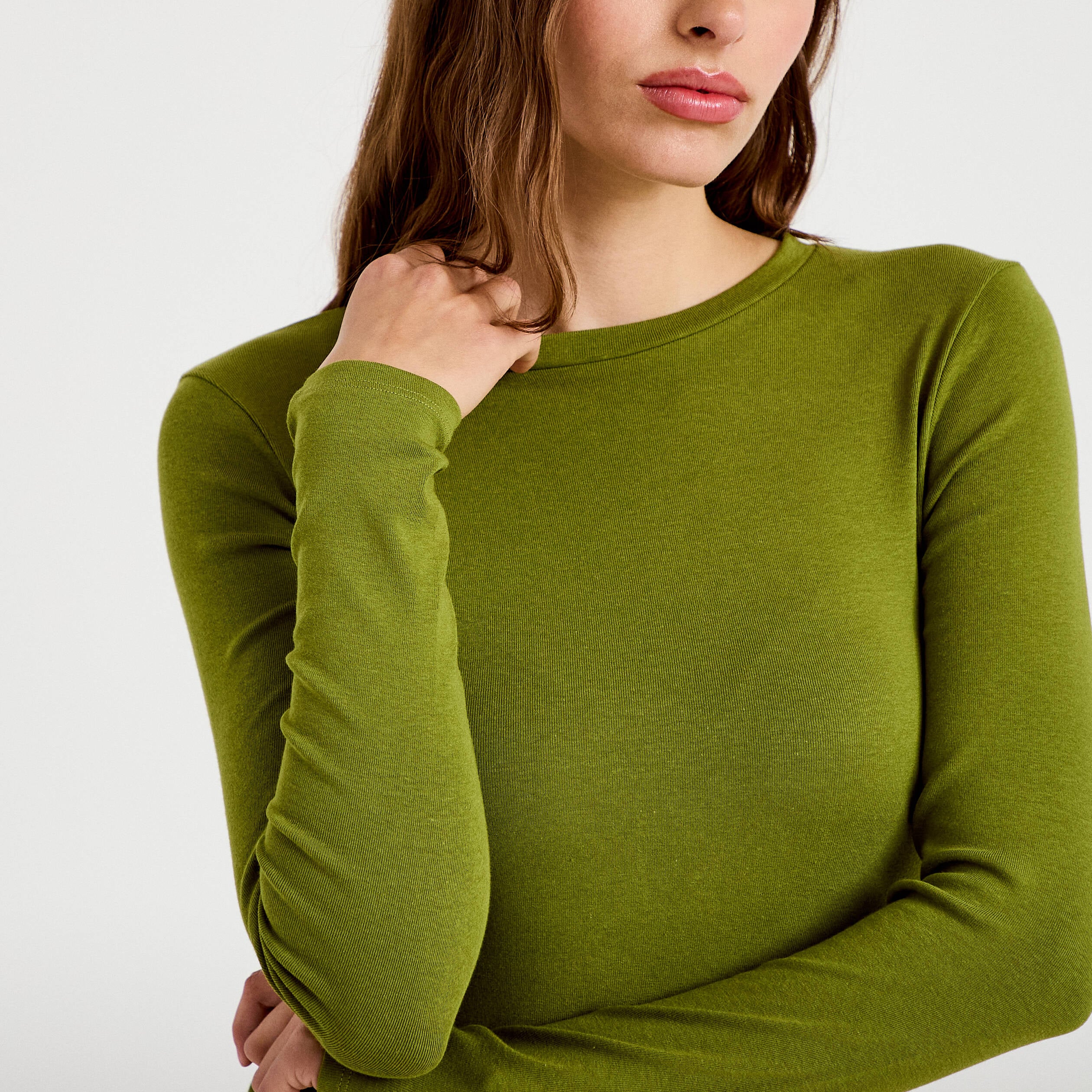 T-shirt cintr&eacute; col rond manches longues vert fonc&eacute; femme