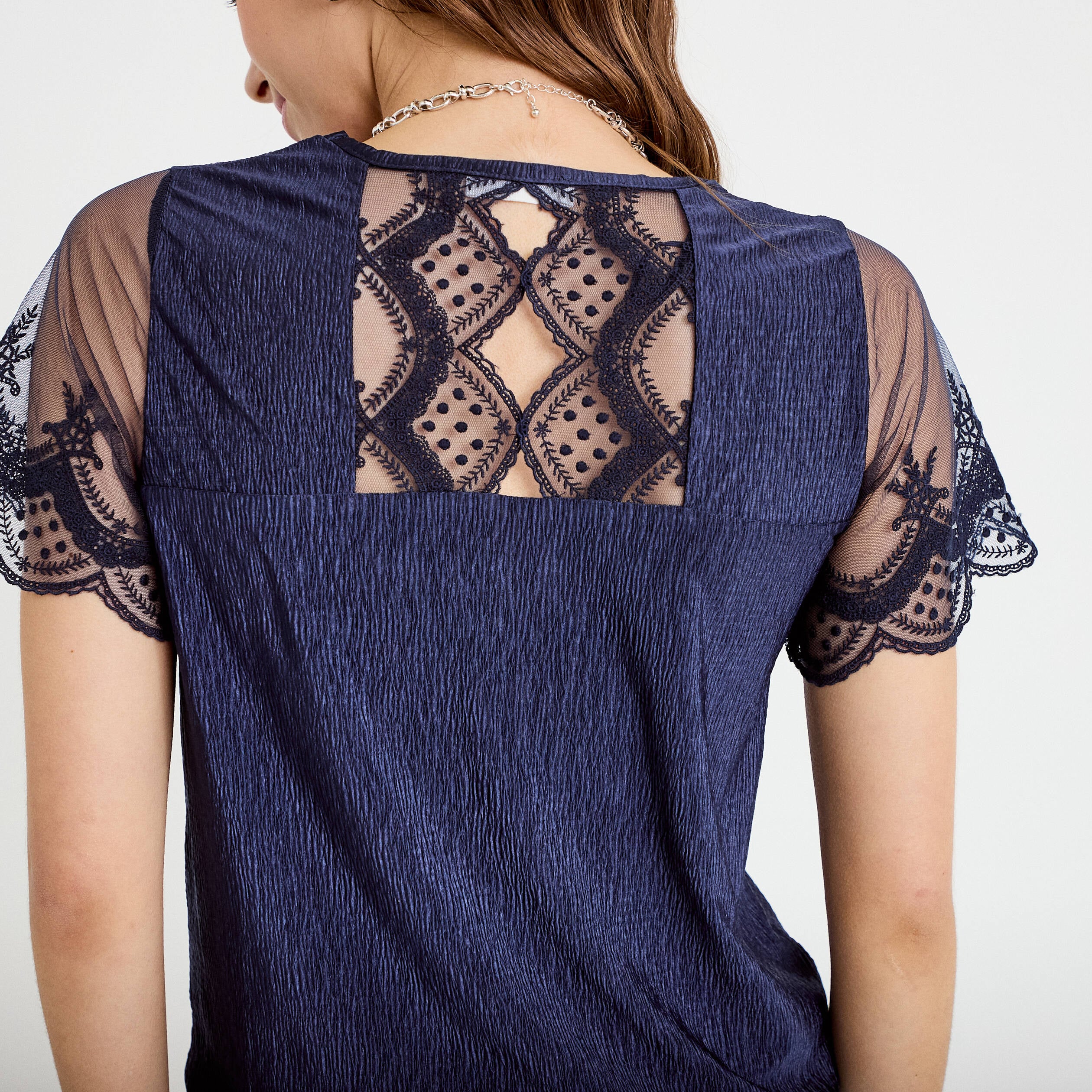 Blouse col v manches courtes dentelle bleu marine femme