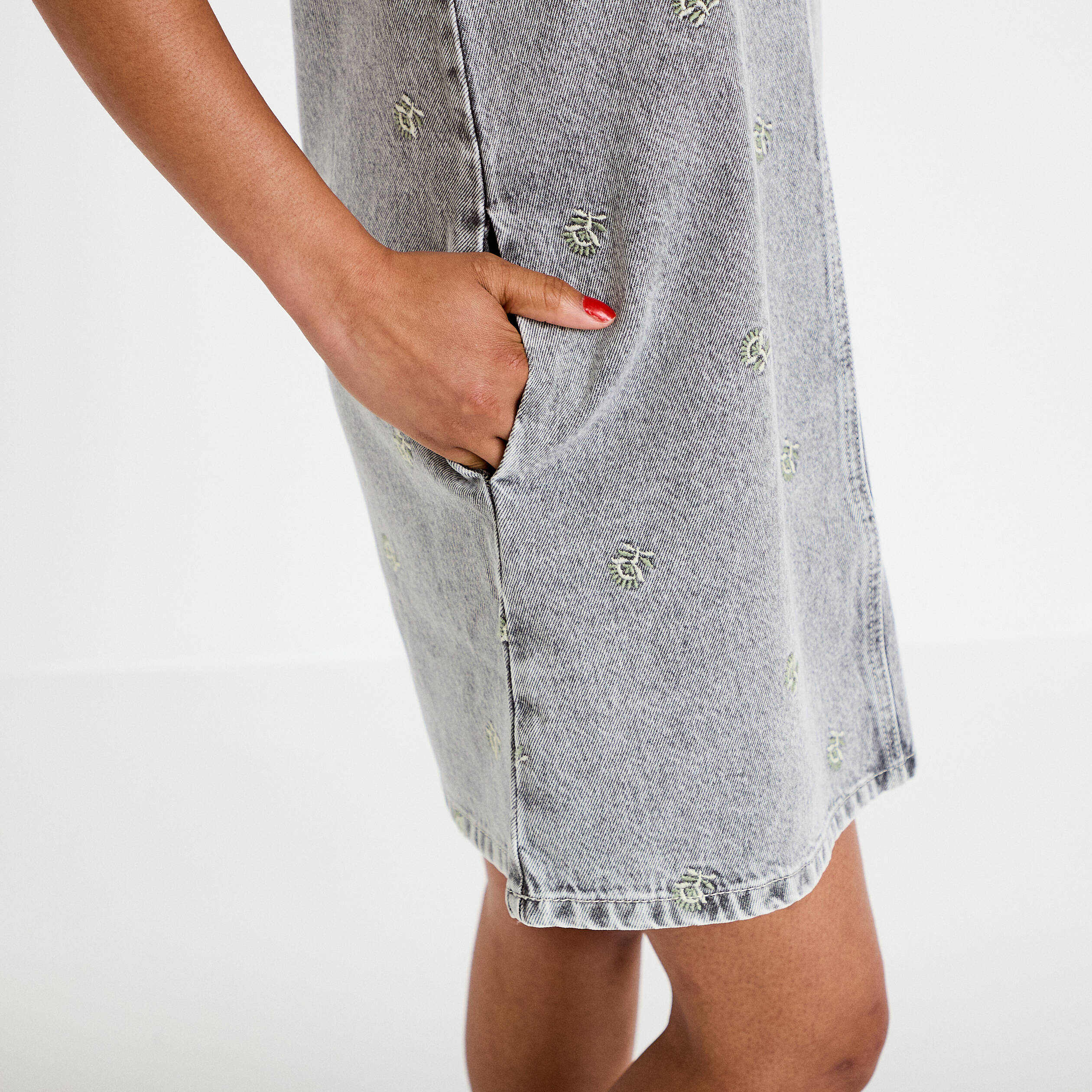 Robe courte &eacute;vas&eacute;e en jean sans manches denim gris femme