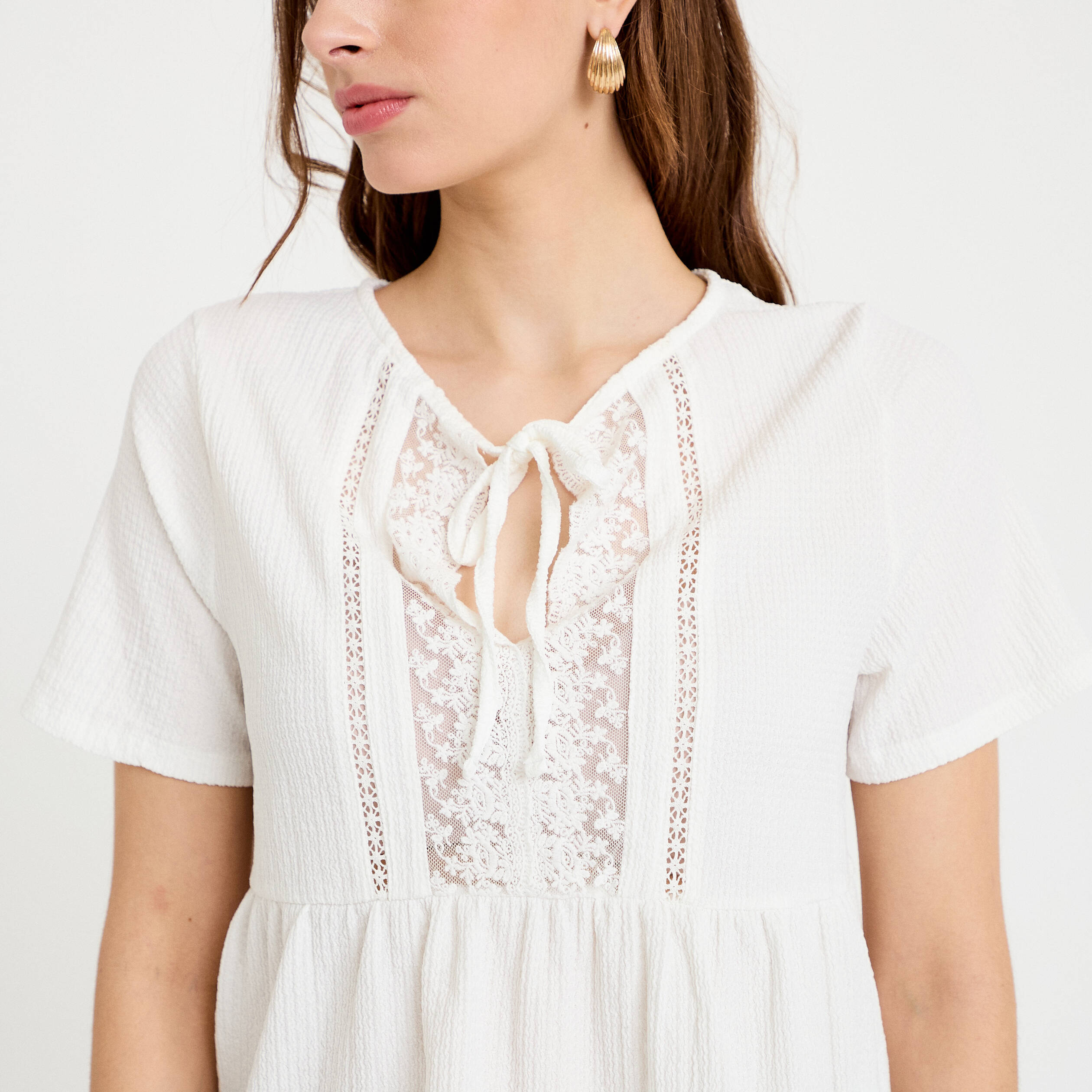 Blouse col v manches courtes dentelle ecru femme
