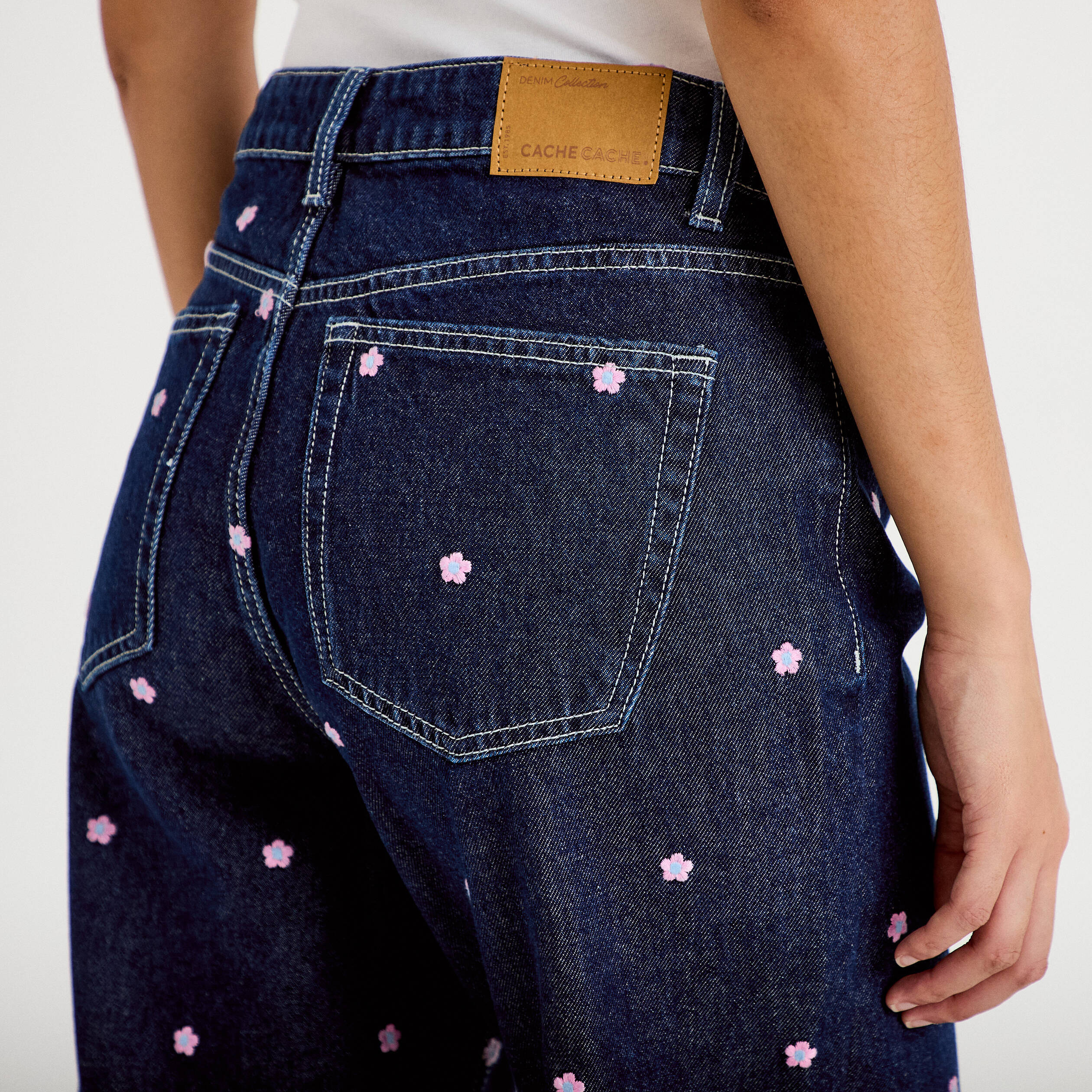 Jean wide leg taille haute brod&eacute; bleu fonc&eacute; femme
