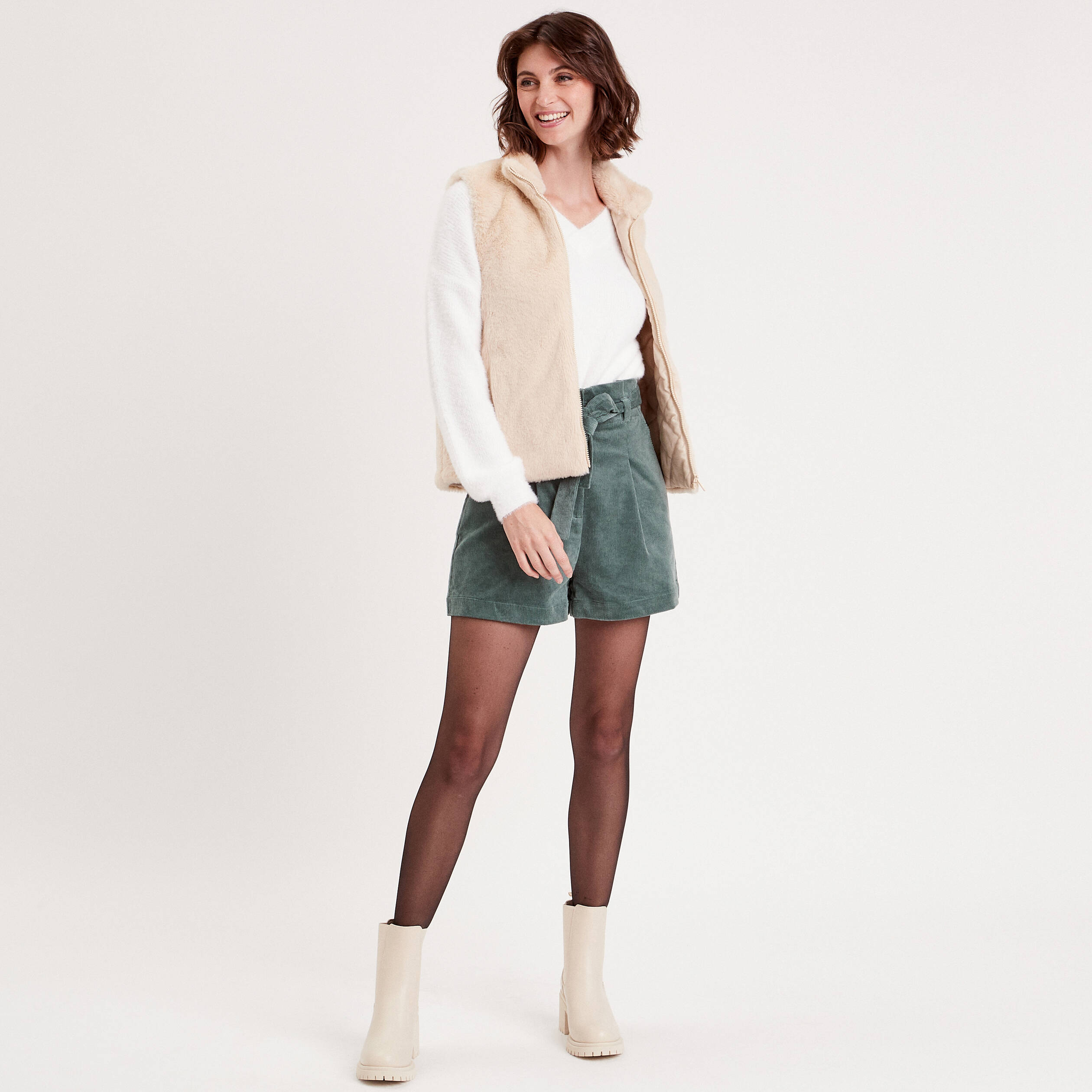 Veste courte ajust&eacute;e sans manches ivoire femme