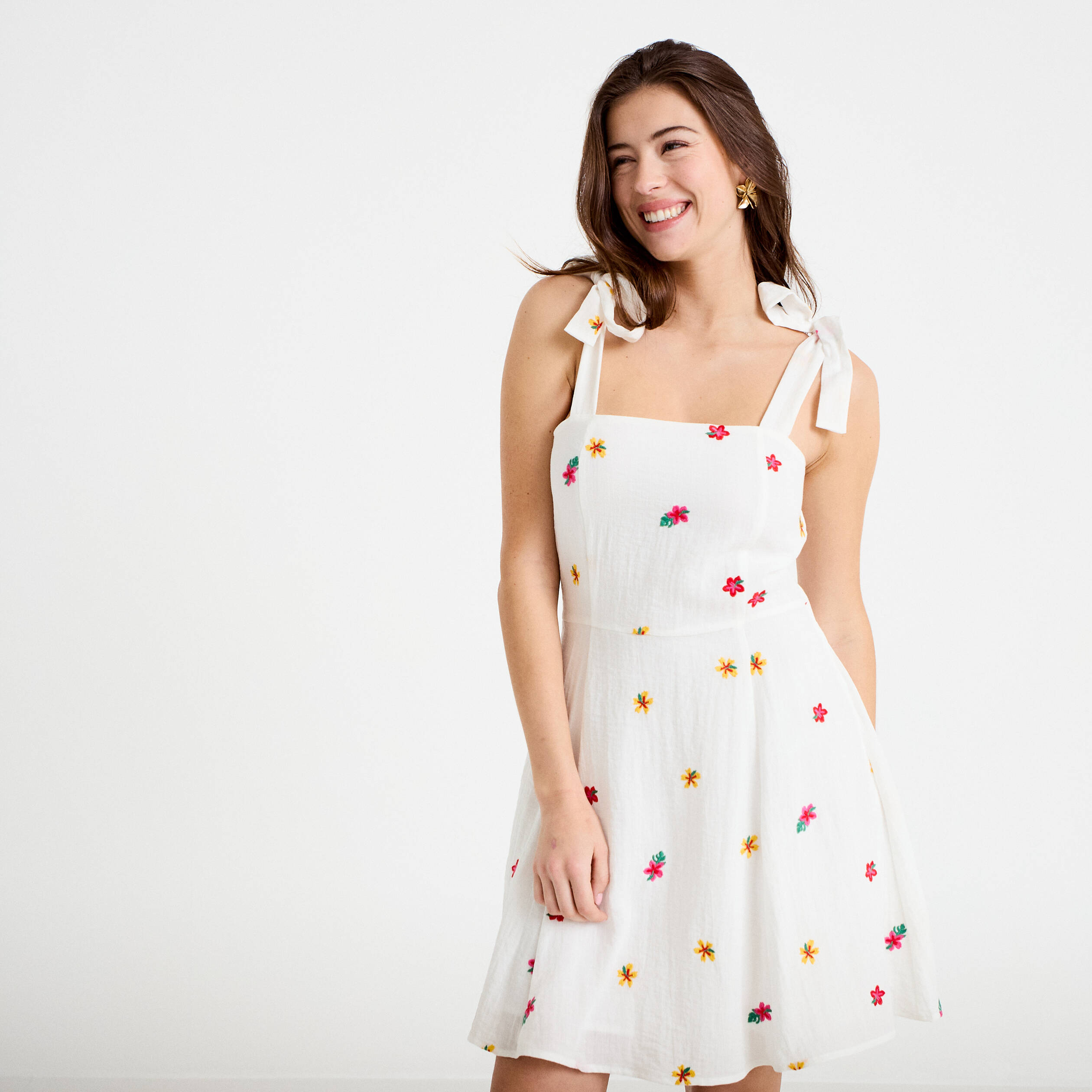 Robe patineuse courte &agrave; fines bretelles blanc femme