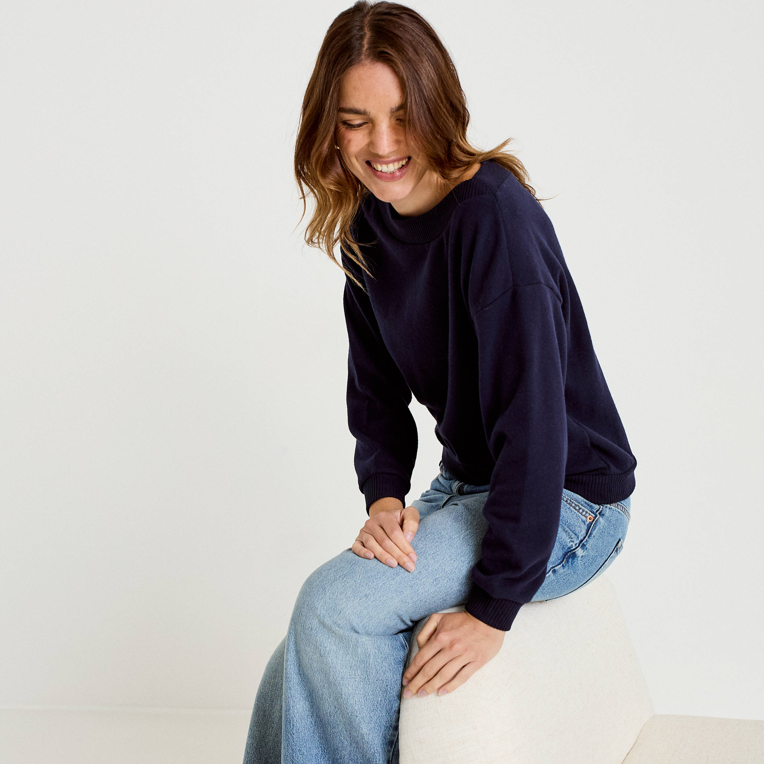Sweat duveteux col rond manches longues bleu marine femme