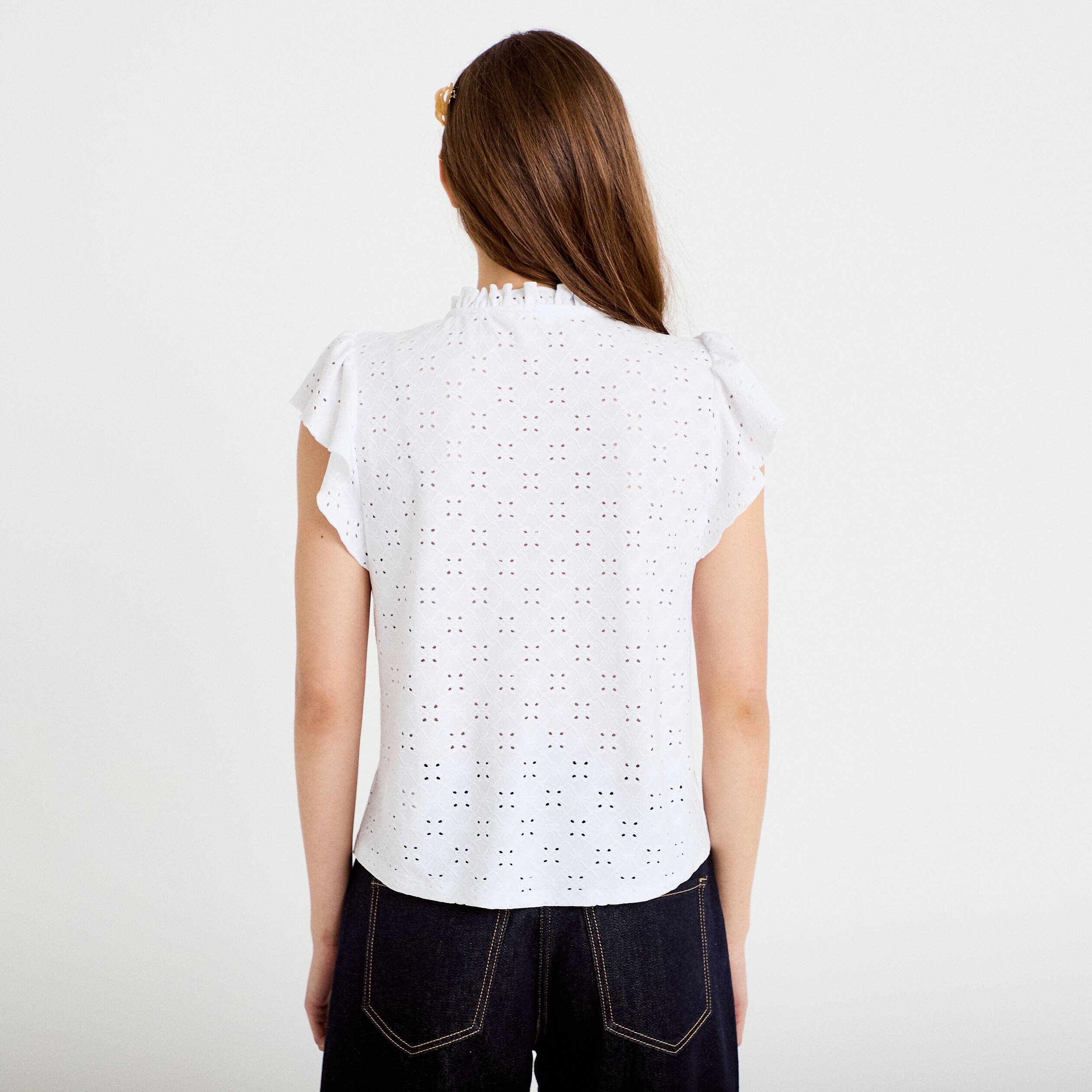 Blouse ajour&eacute;e col v manches courtes ecru femme