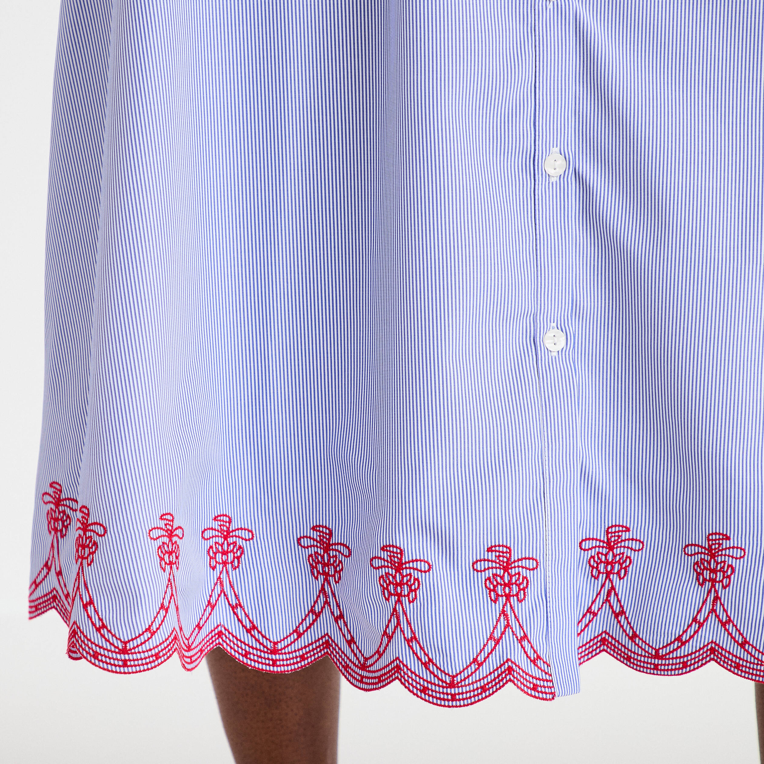 Robe longu&eacute; brod&eacute;e manches courtes bleu roi femme