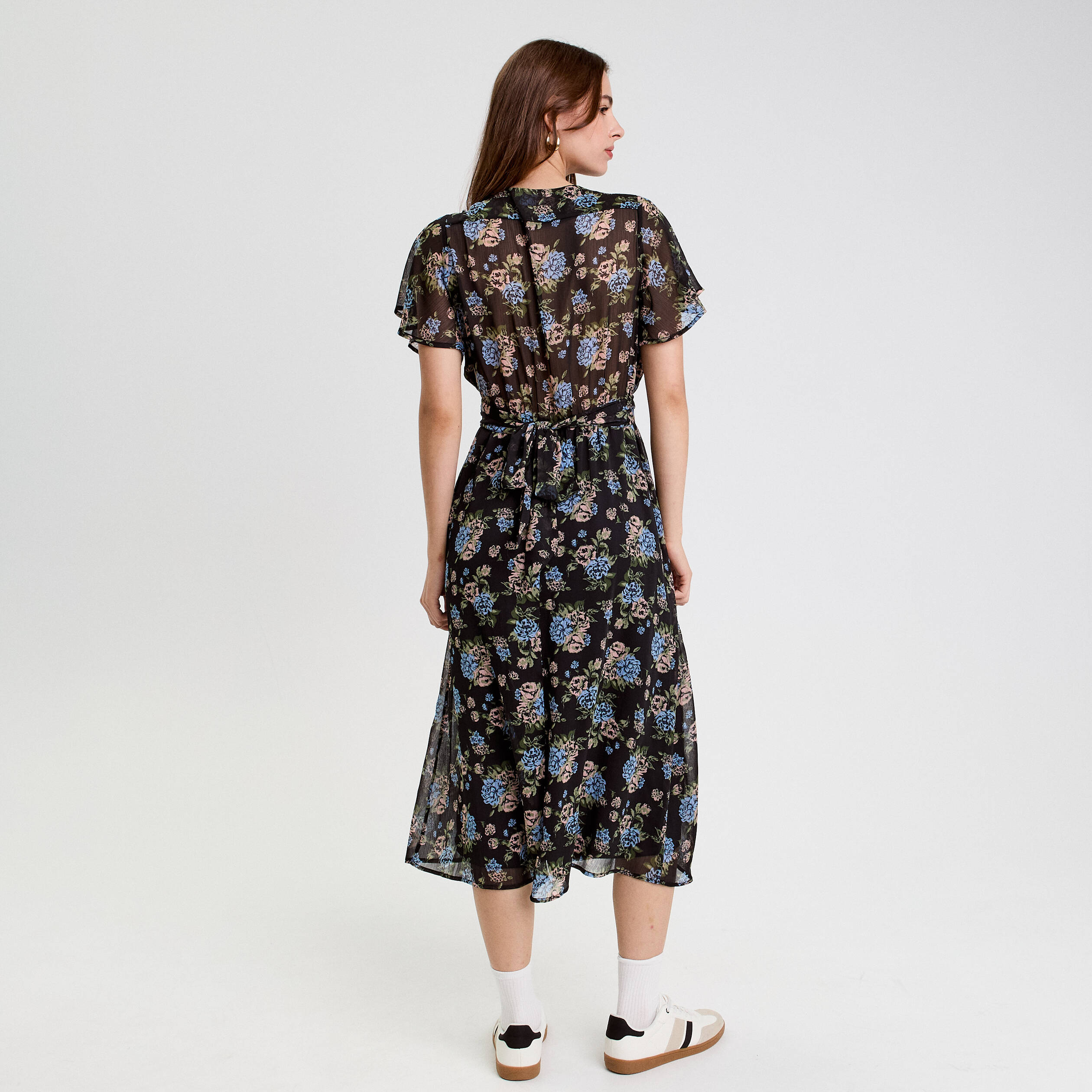 Robe &eacute;vas&eacute;e col v manches courtes noir femme
