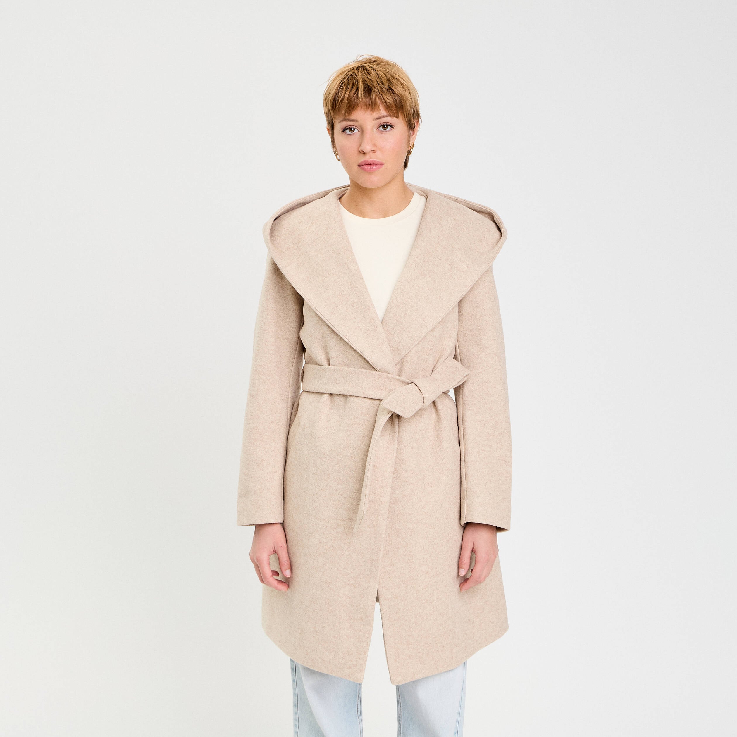 Manteau ceintur&eacute; &agrave; capuche beige femme