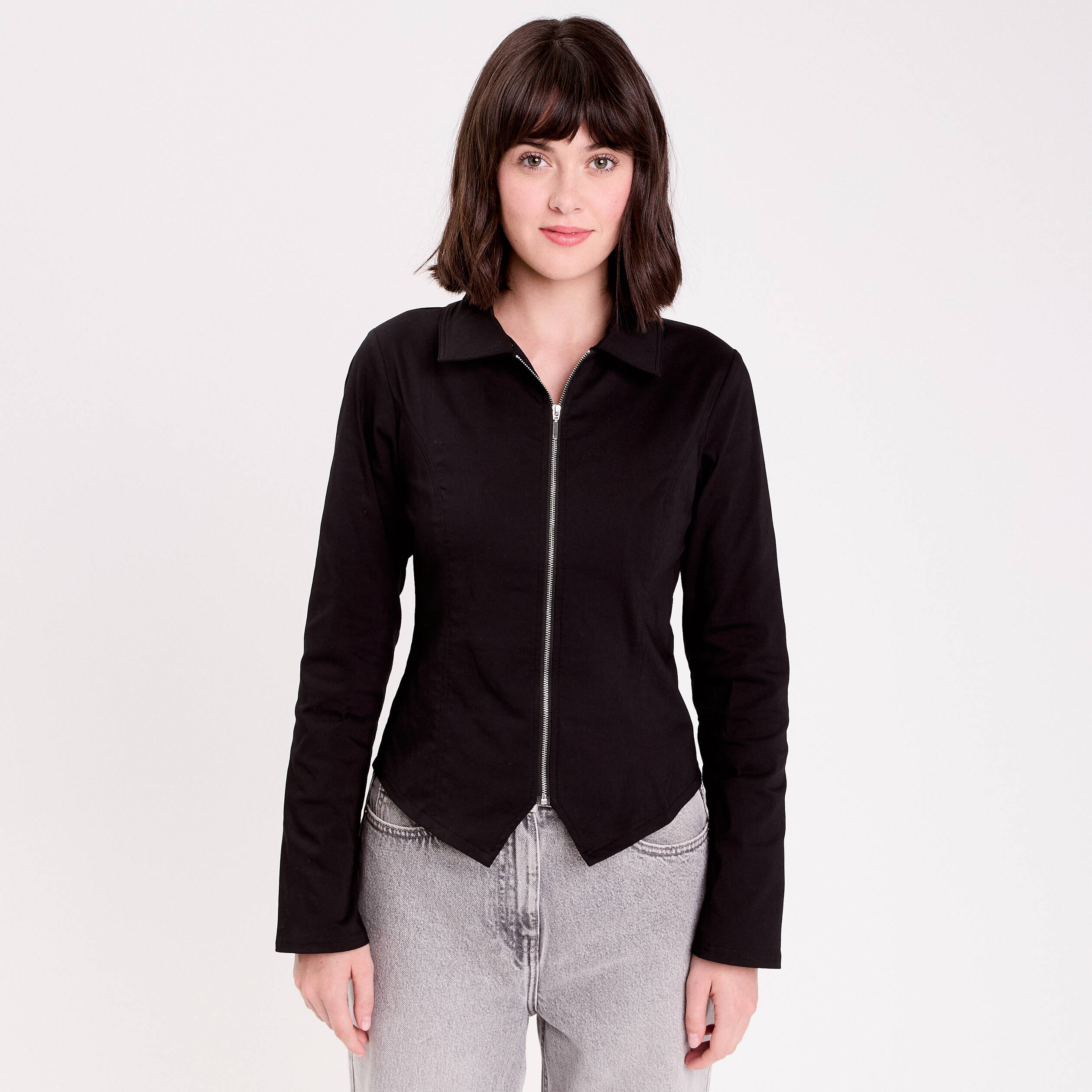 Chemise courte bas resserr&eacute; noir femme