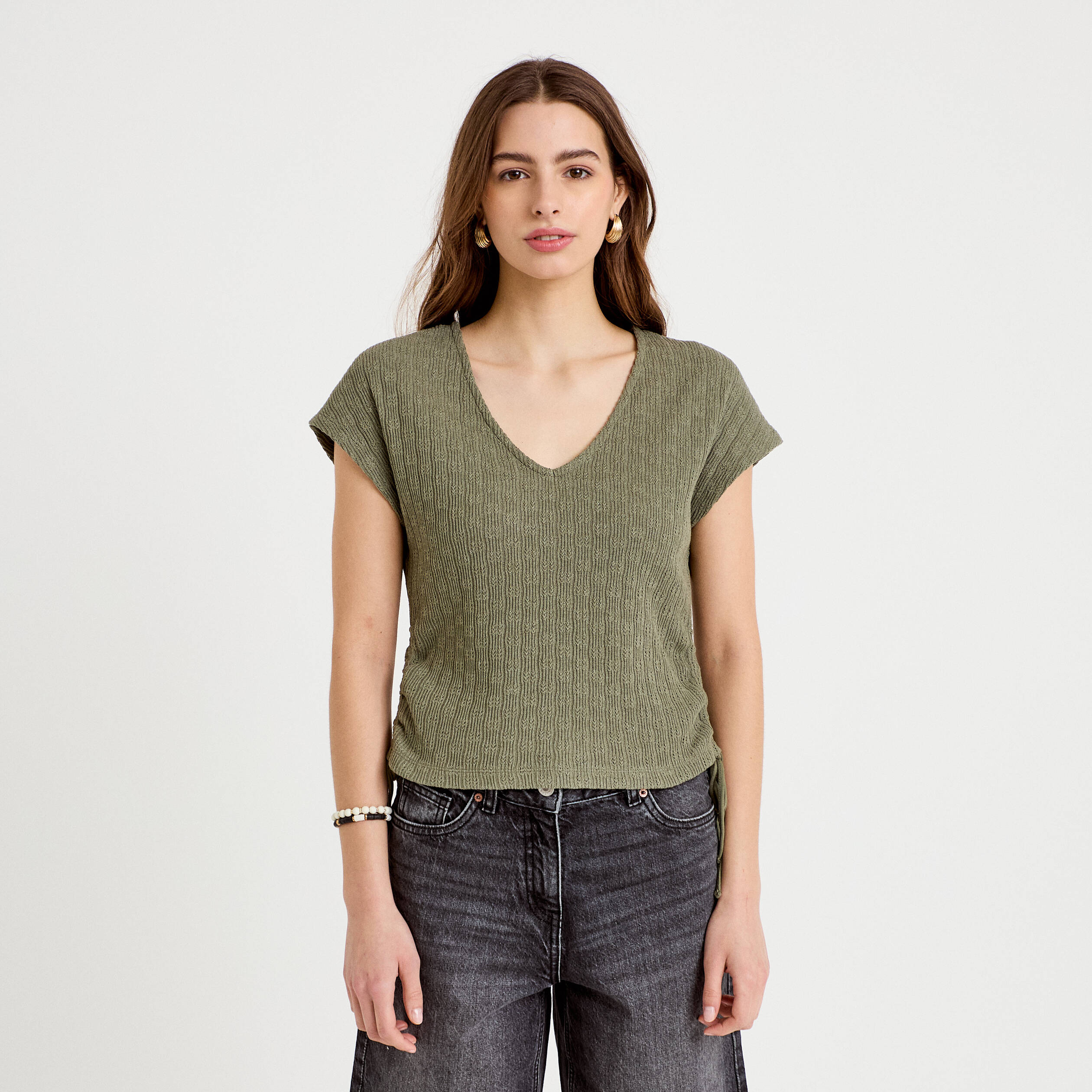 T-shirt ajour&eacute; d&eacute;tails cordons vert kaki femme