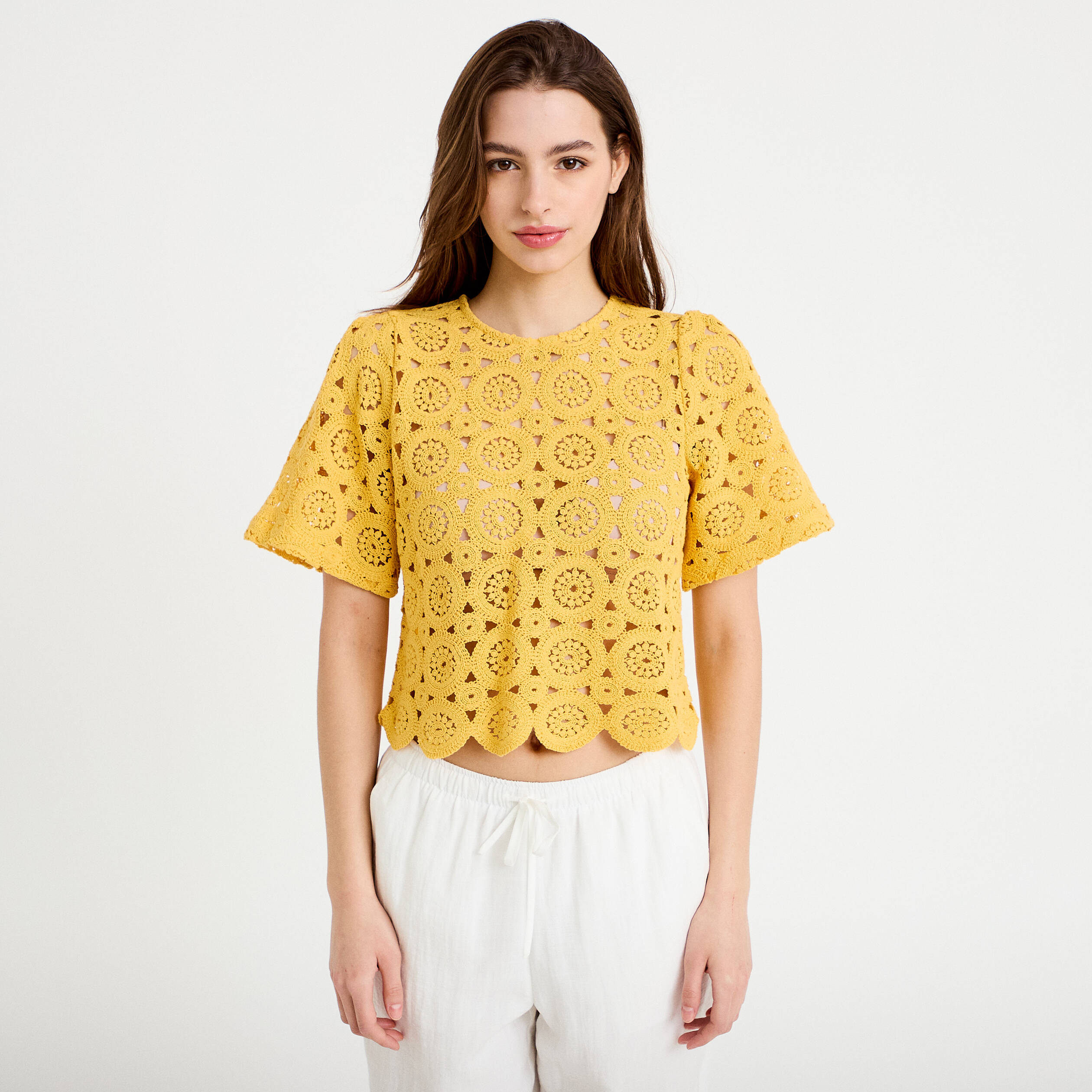 T-shirt macram&eacute; col rond jaune femme