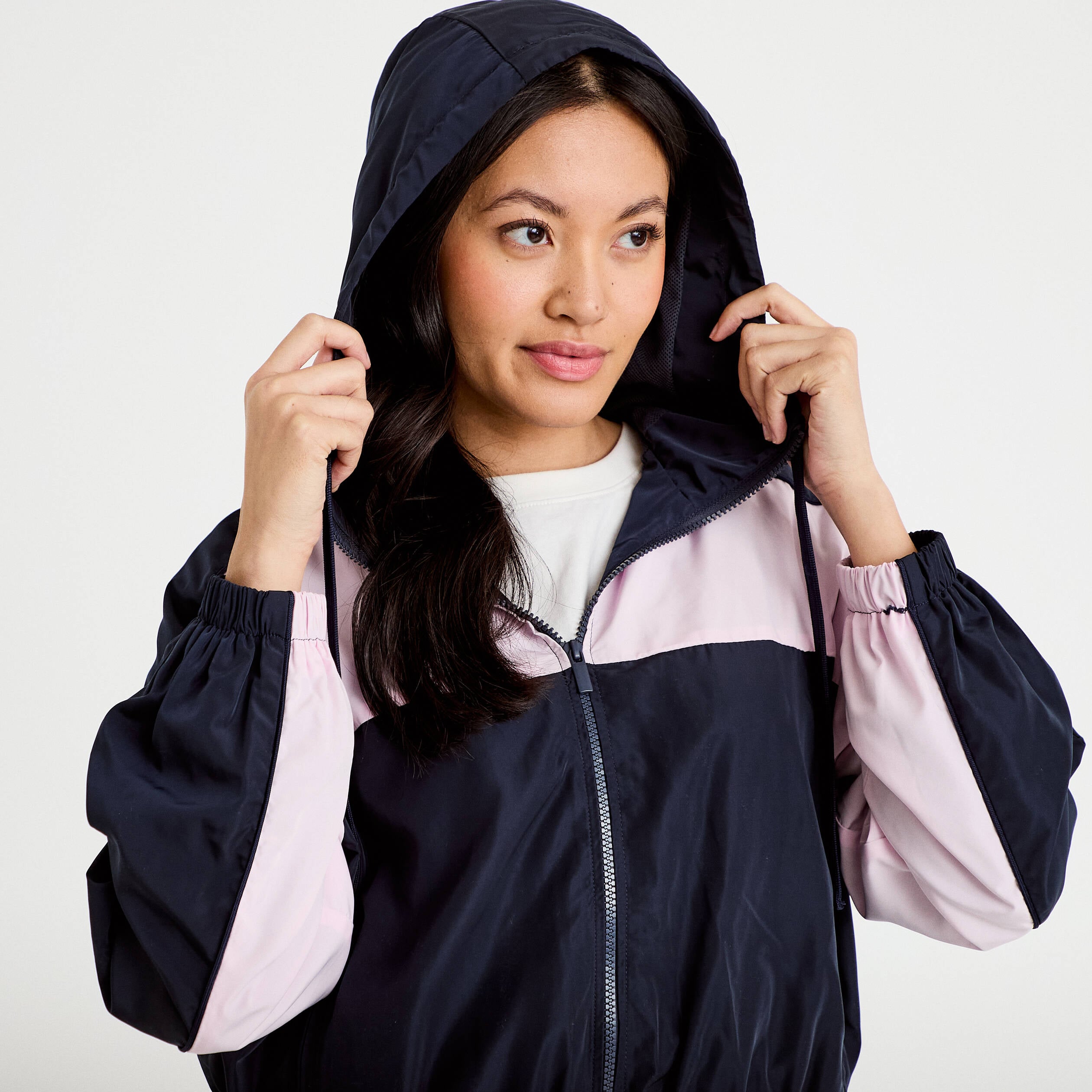 Veste cropped &agrave; capuche bas resserr&eacute; bleu marine femme