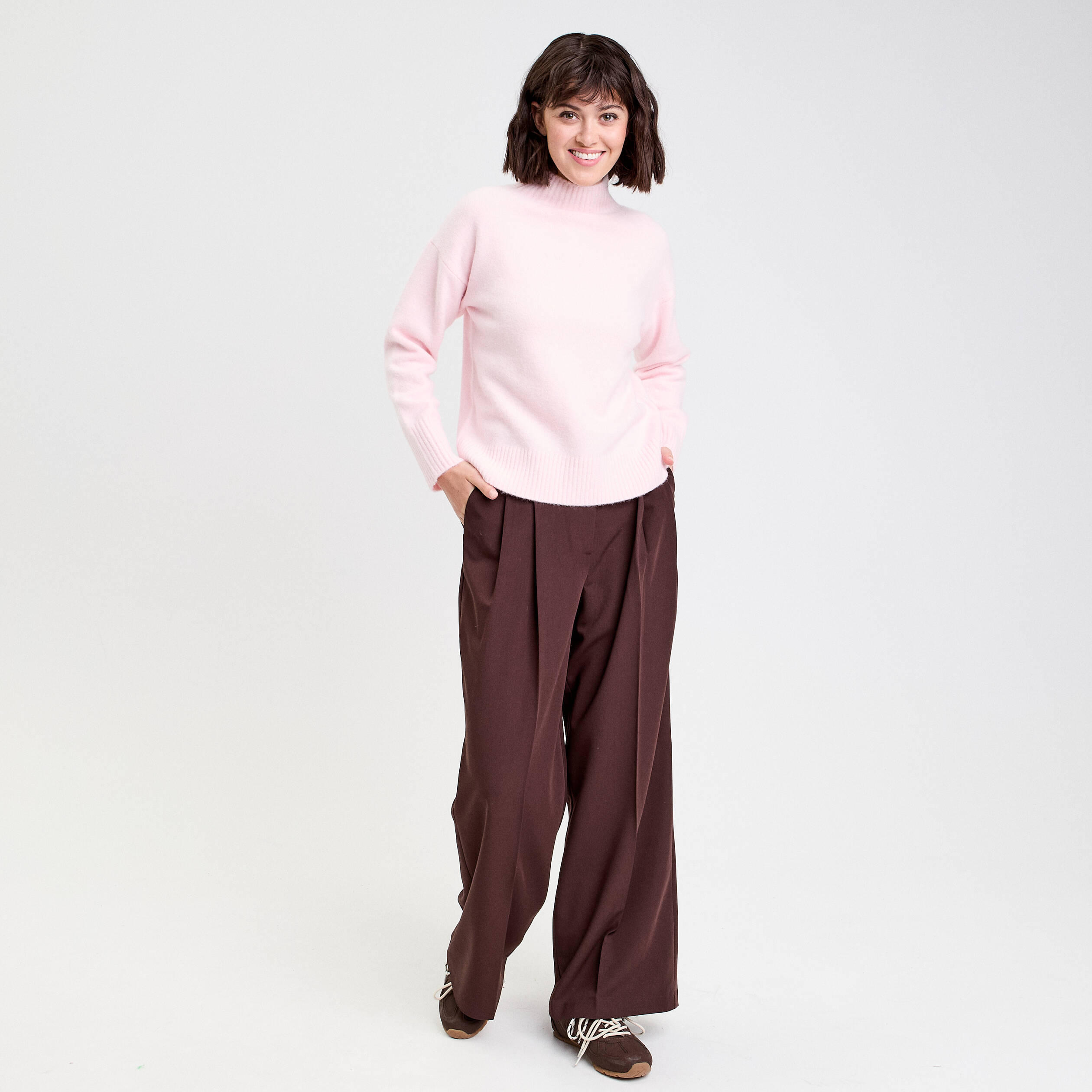 Pull col roul&eacute; manches longues rose clair femme