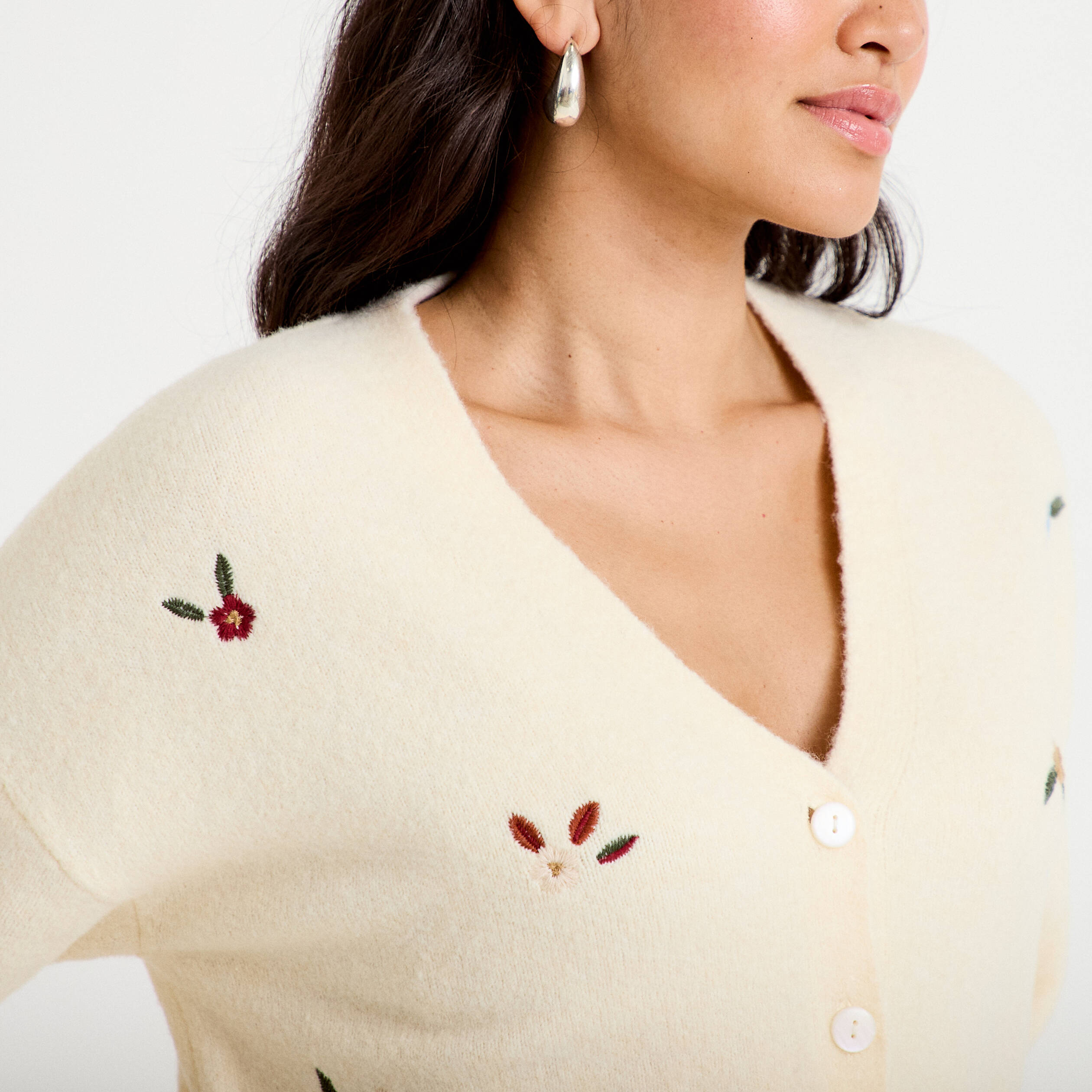 Gilet manches longues fleurs brod&eacute;es sable femme