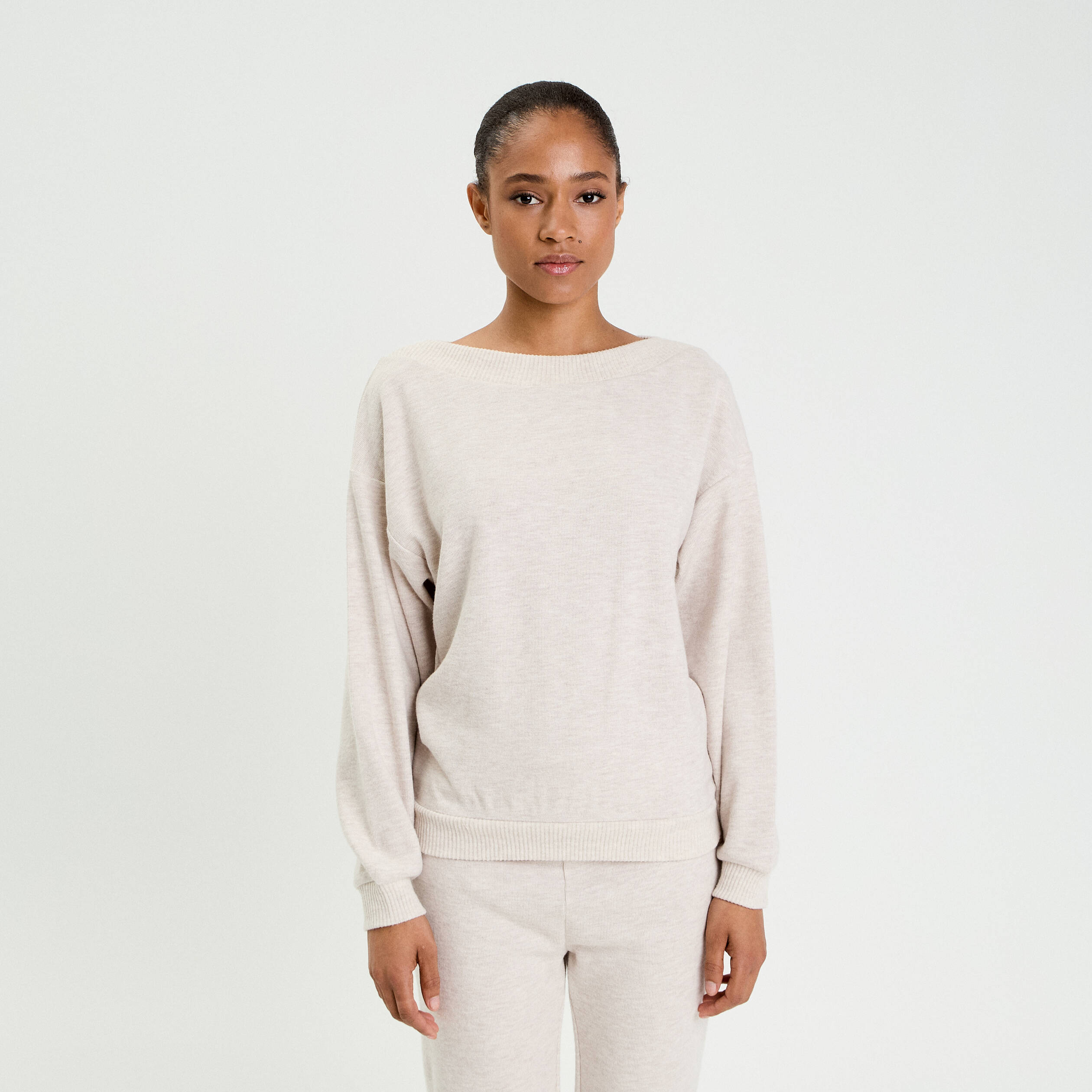 Sweat duveteux col rond manches longues sable femme