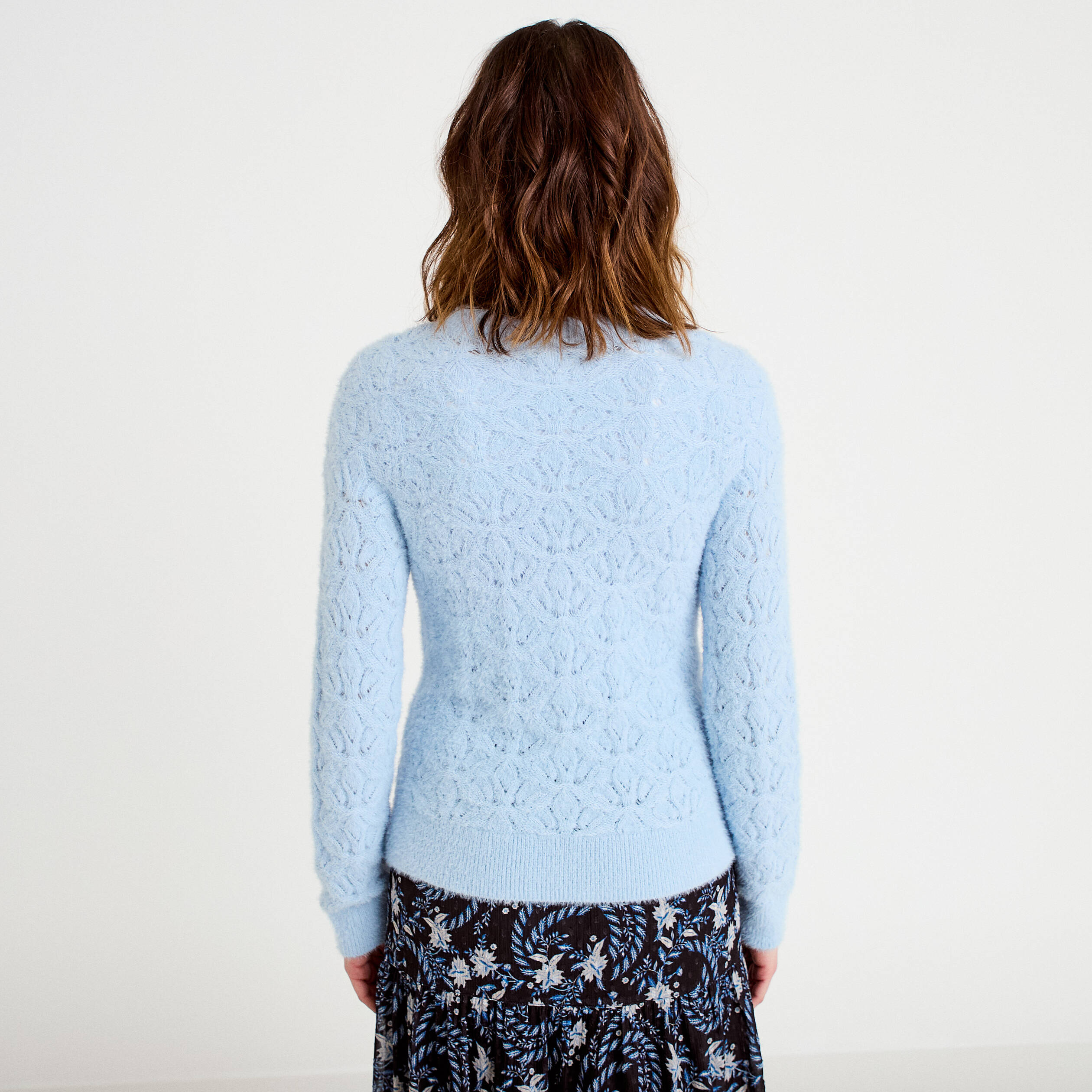 Pull ajour&eacute; col rond manches longues bleu clair femme
