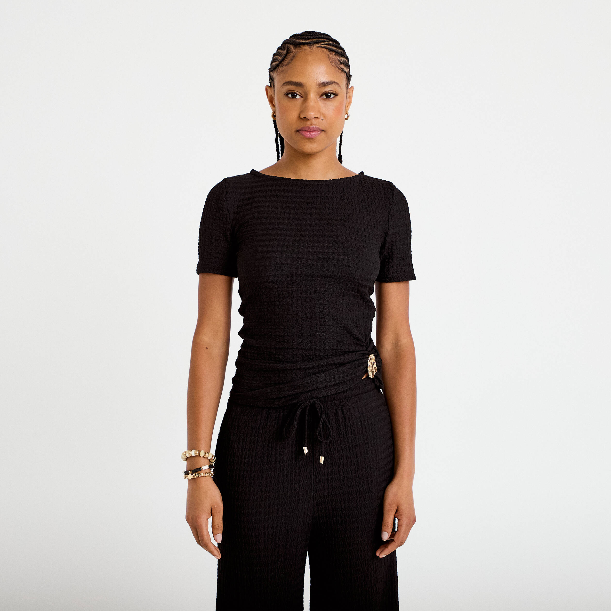 T-shirt col rond manches courtes bijou noir femme