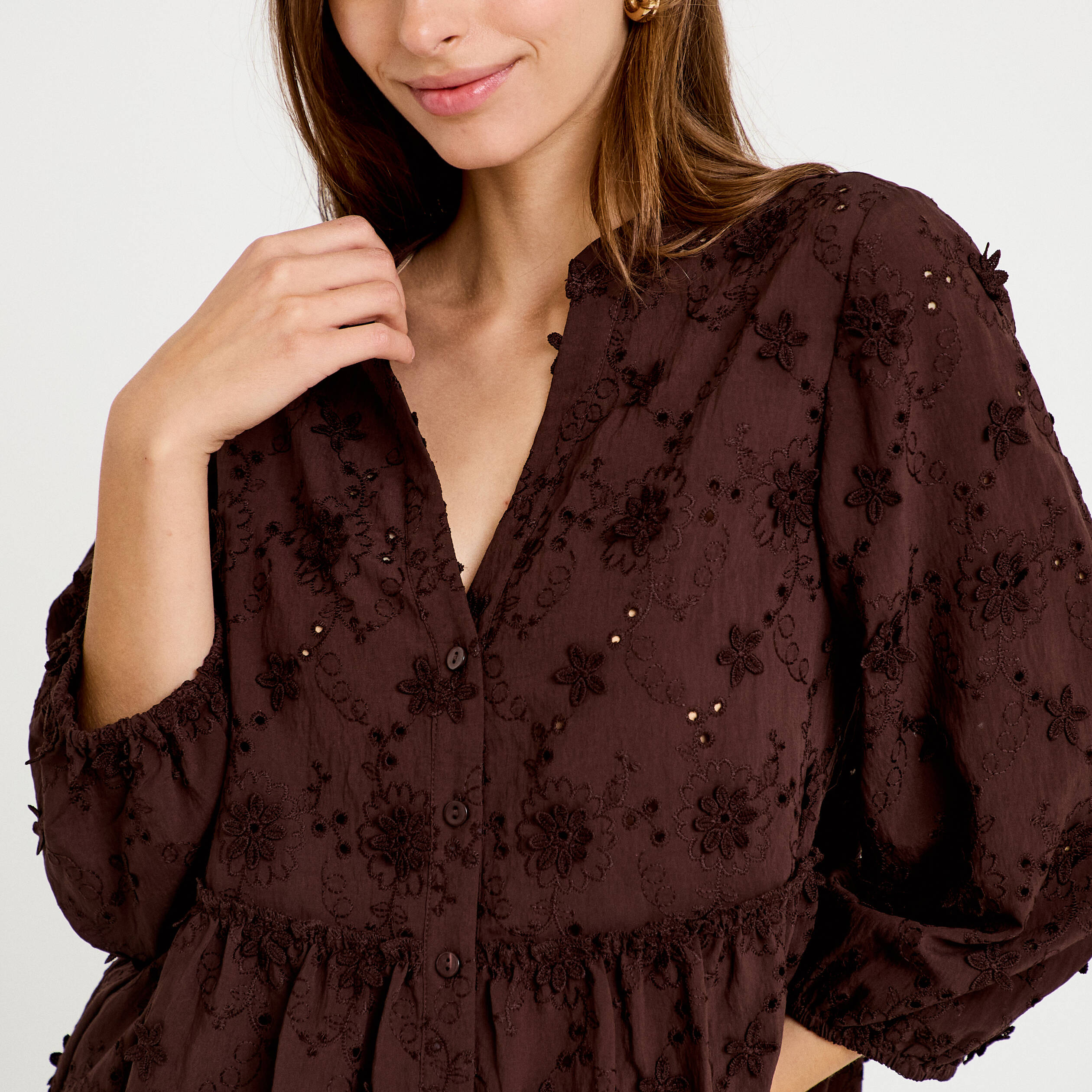 Blouse &agrave; motif en relief marron fonc&eacute; femme