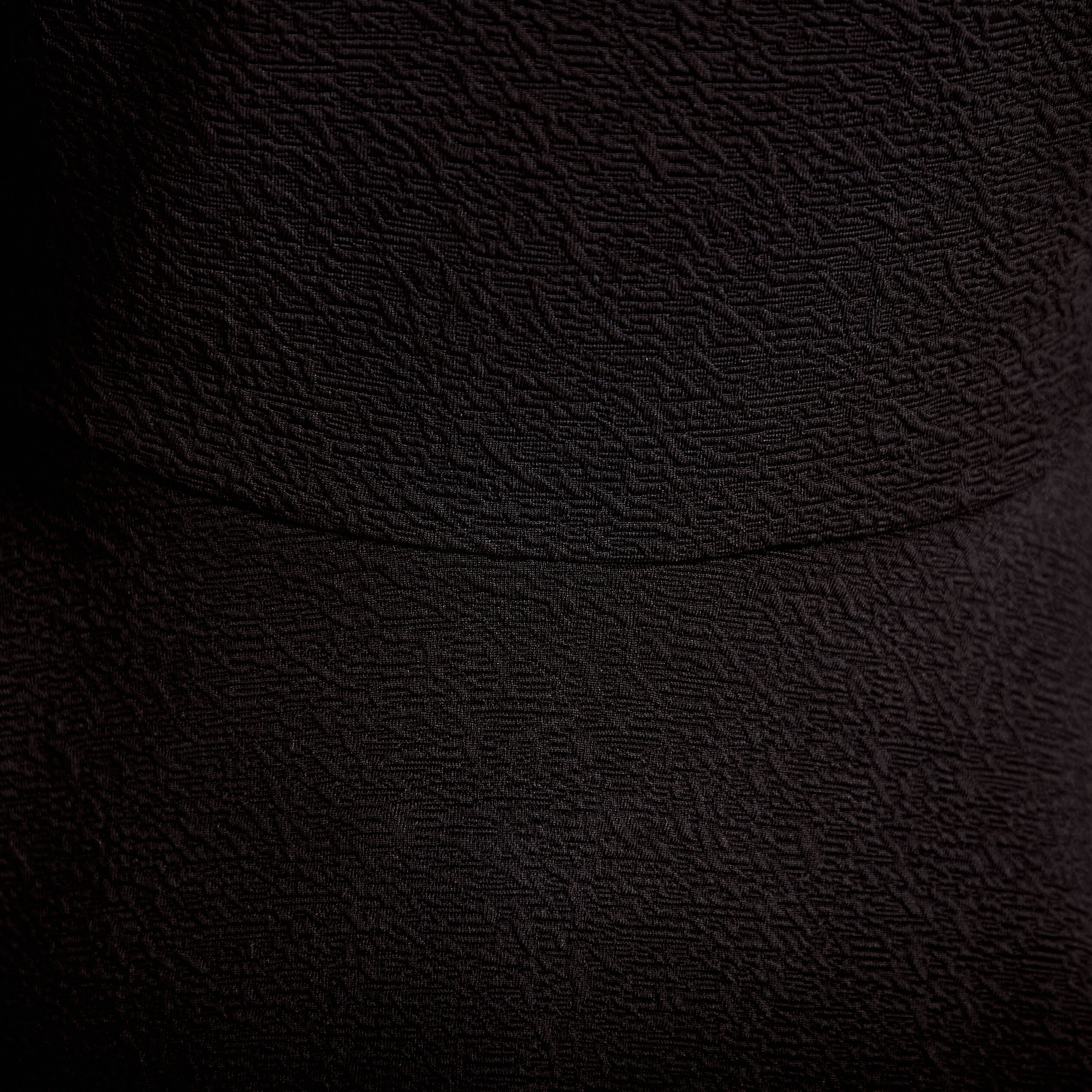 Top cintr&eacute; p&eacute;plum noir femme