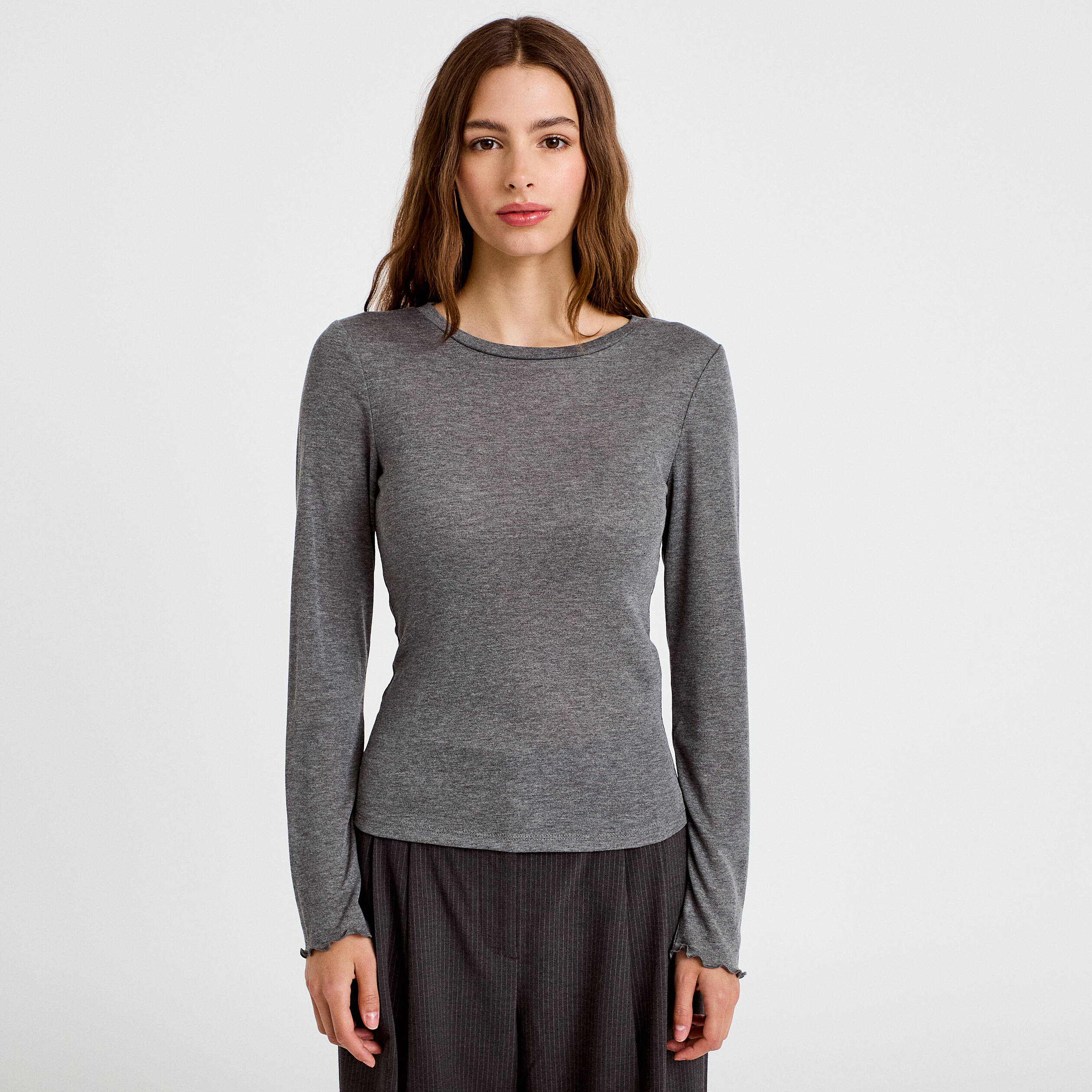 T-shirt ajust&eacute; col rond manches longues gris fonc&eacute; femme