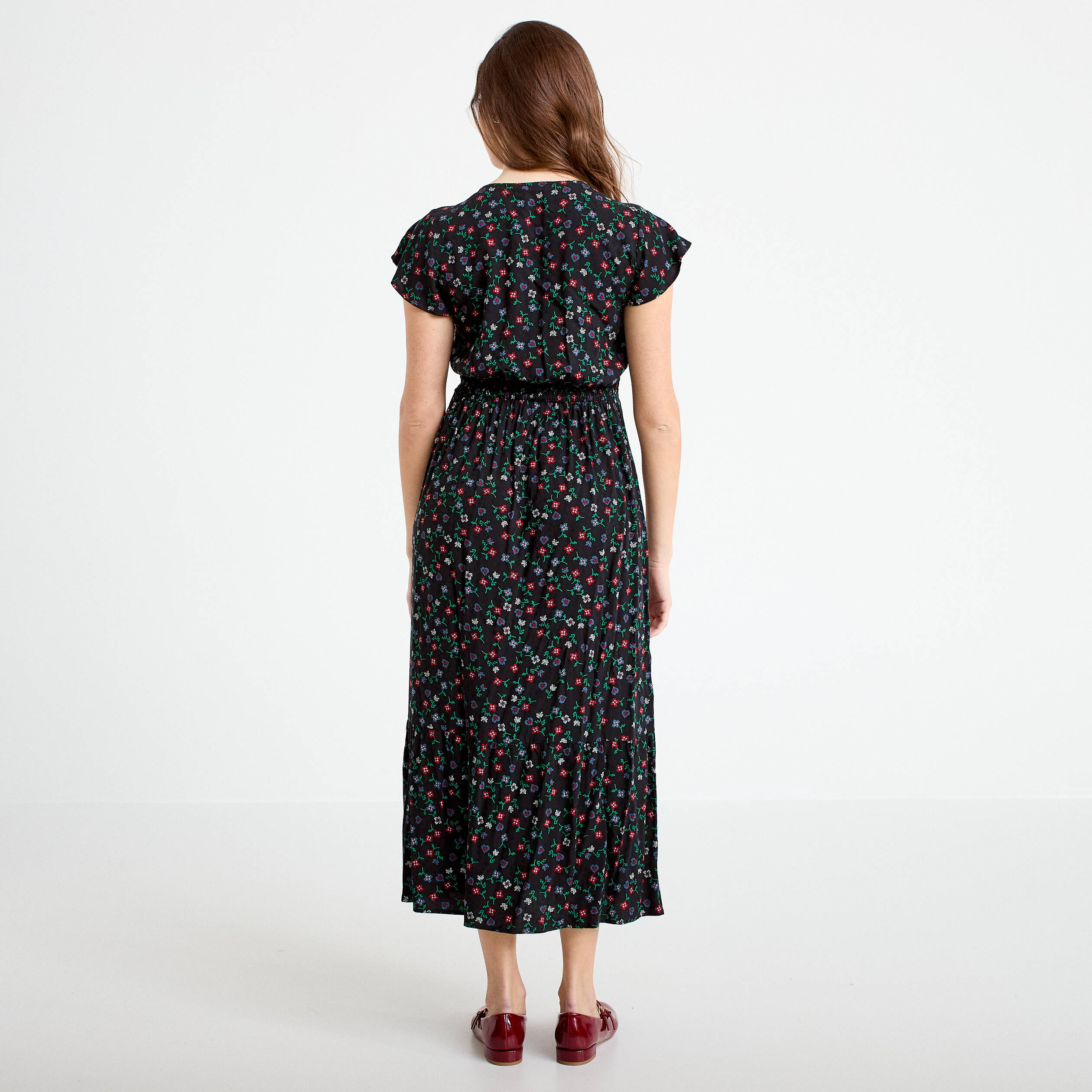 Robe longue &eacute;vas&eacute;e en dentelle col v noir femme