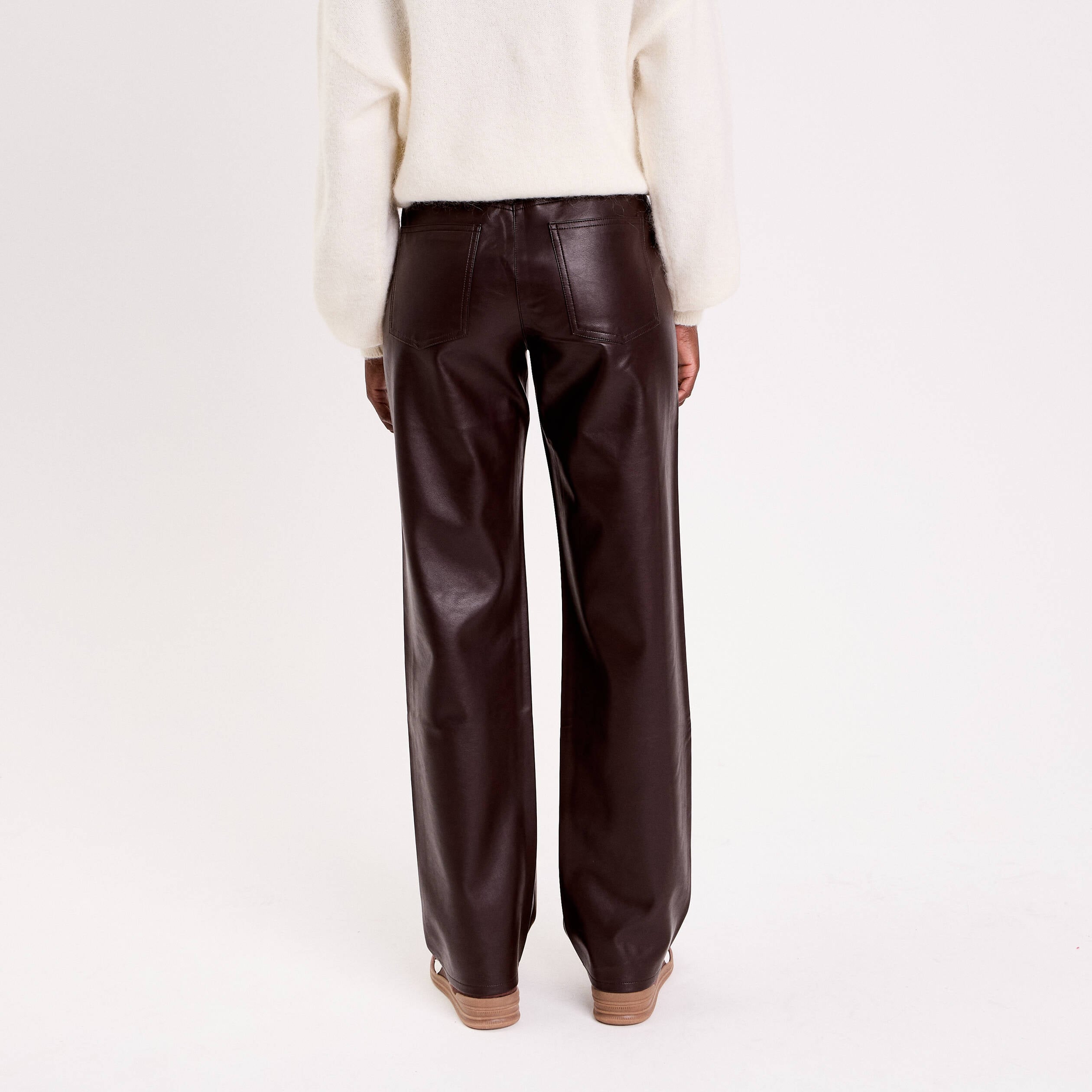 Pantalon droit similicuir marron fonc&eacute; femme