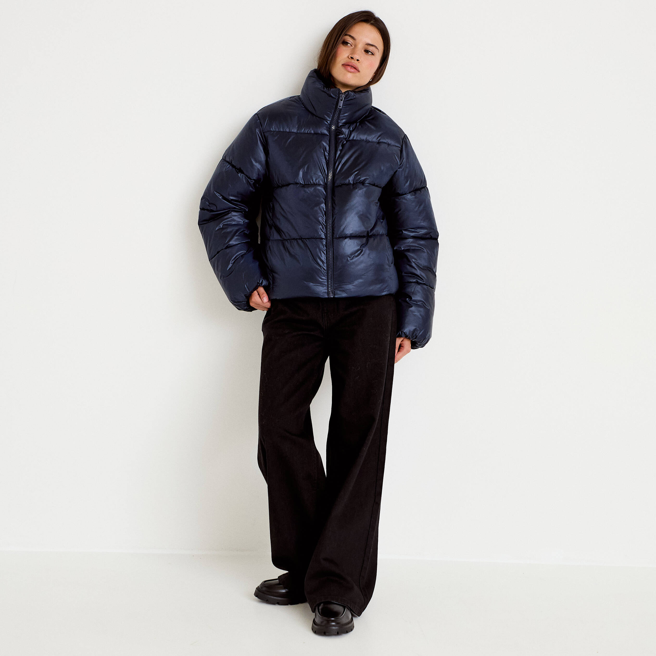 Doudoune col montant bas resserr&eacute; bleu marine femme