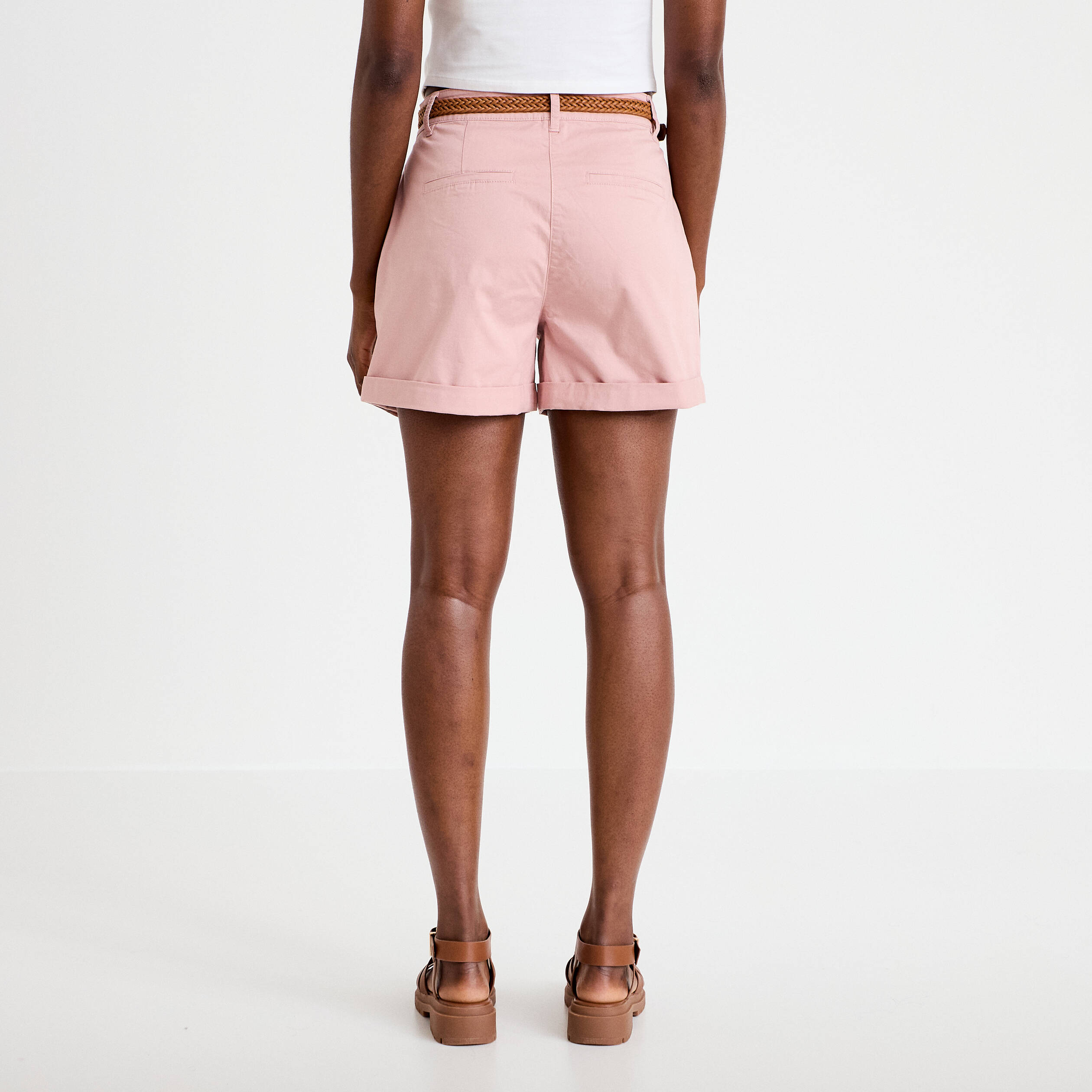 Short chino ceintur&eacute; rose pastel femme