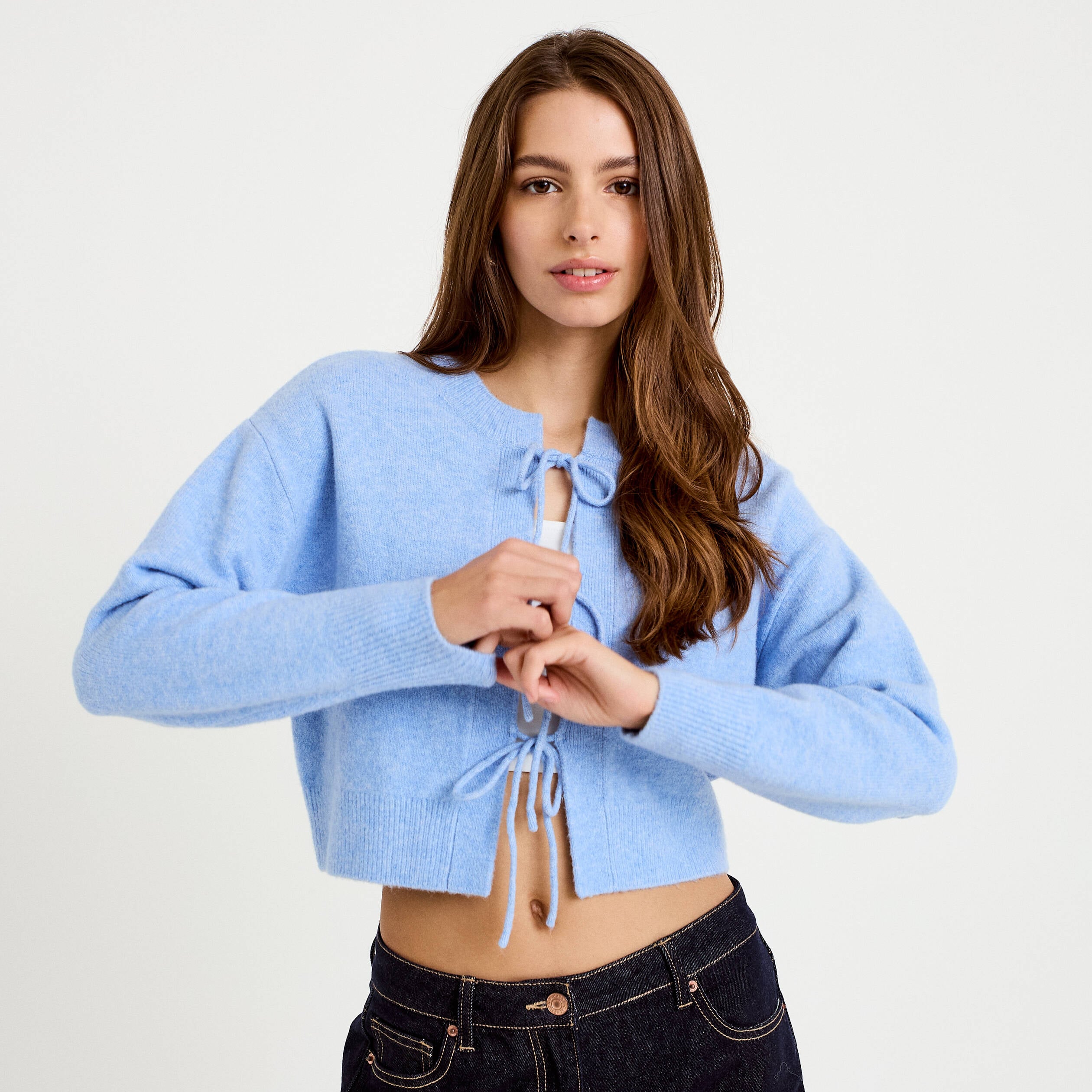 Gilet court nou&eacute; bleu ciel femme