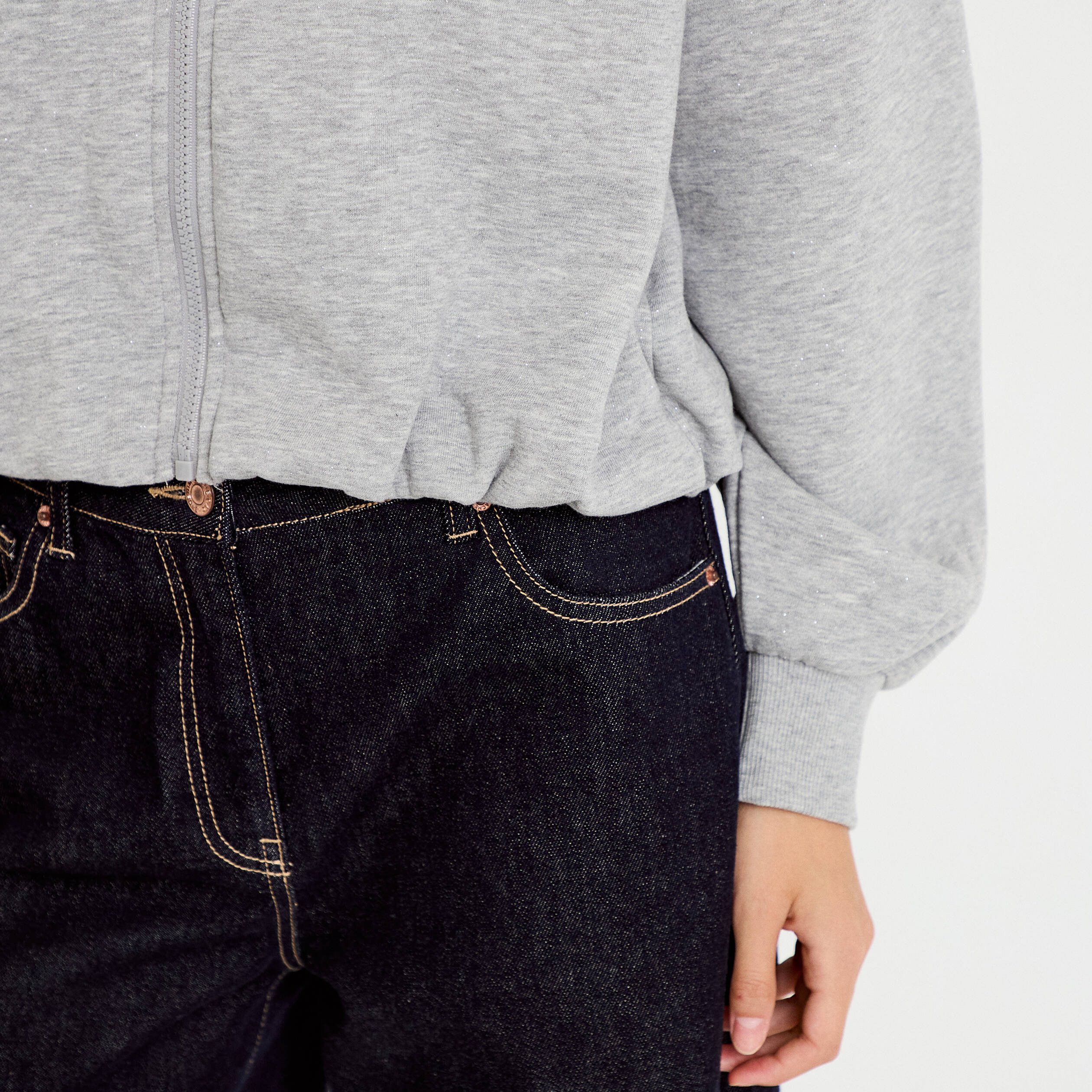 Sweat &agrave; capuche bas resserr&eacute; gris fonc&eacute; femme