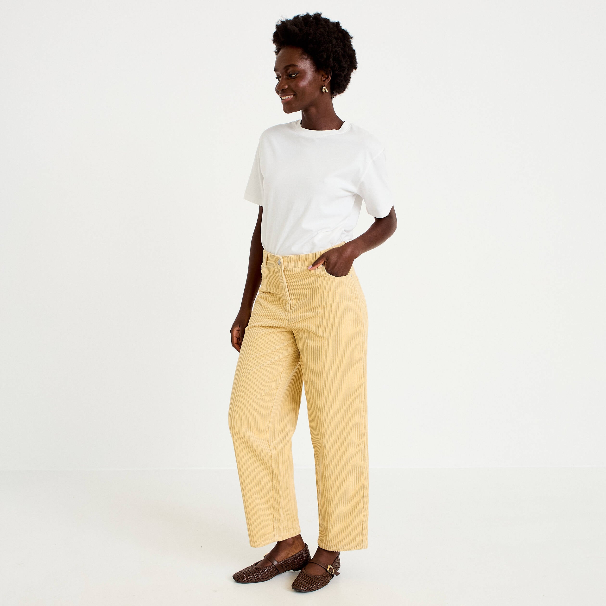 Pantalon large en velours jaune femme