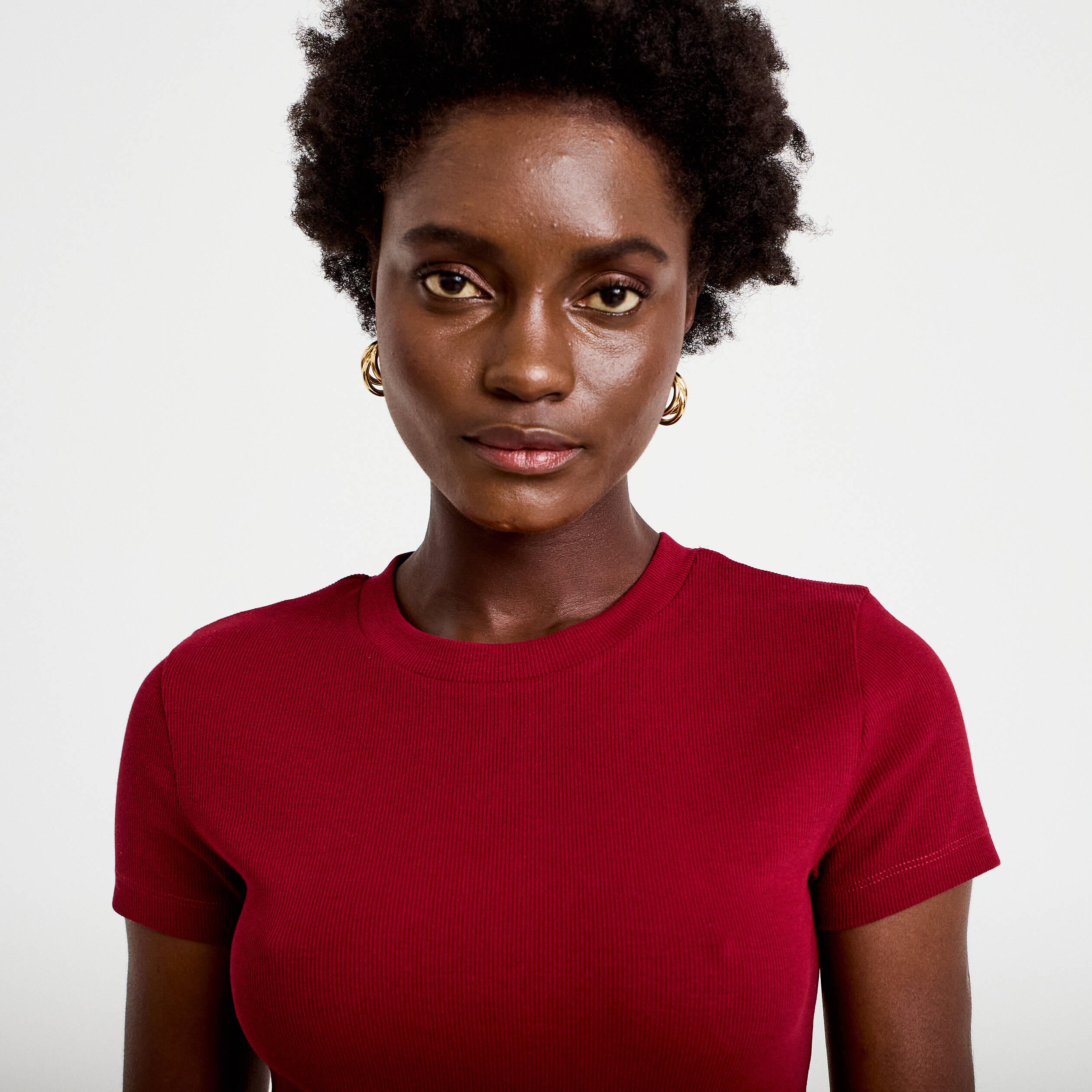 T-shirt c&ocirc;tel&eacute; ajust&eacute; manches courtes rouge femme