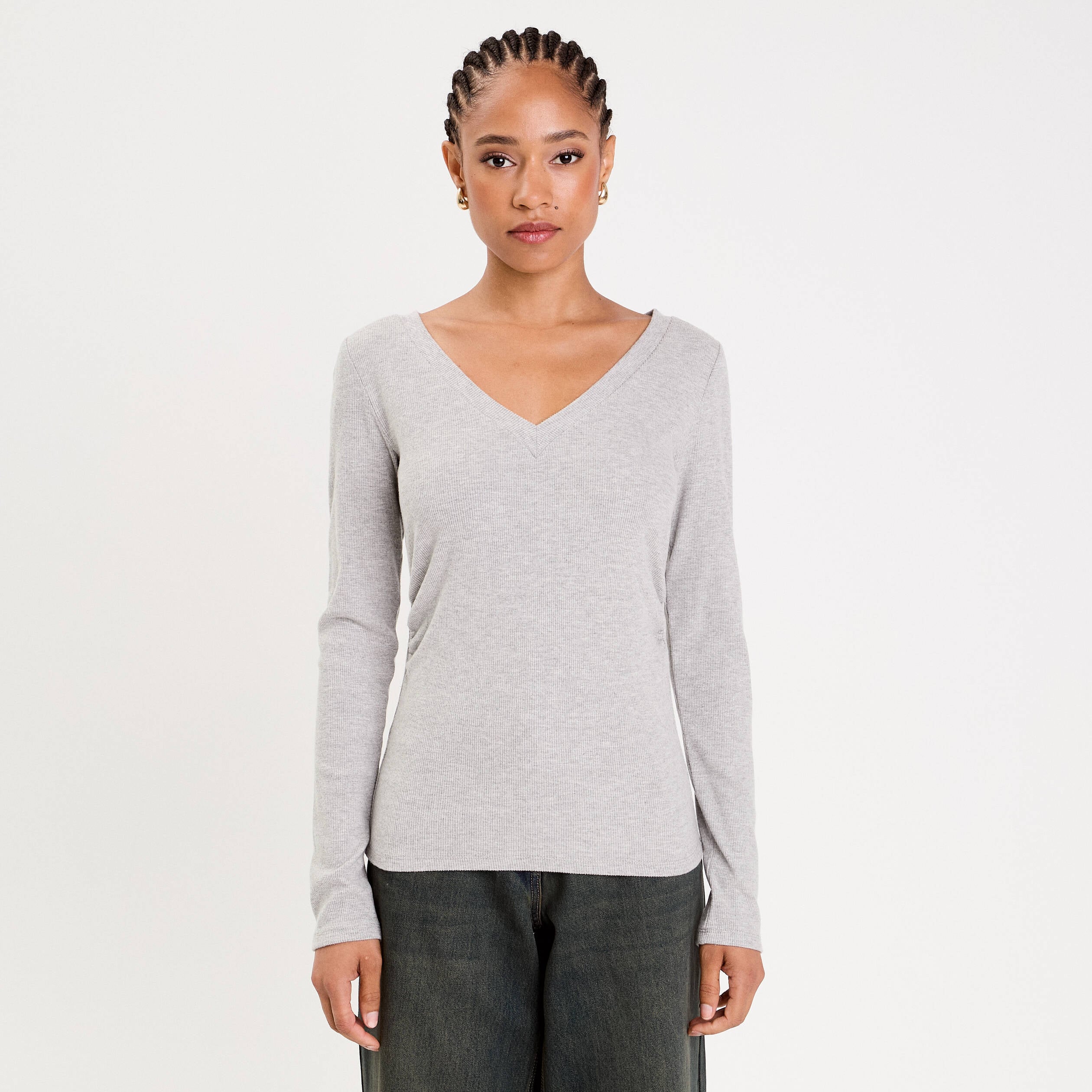 Top ajust&eacute; col v manches longues gris clair femme