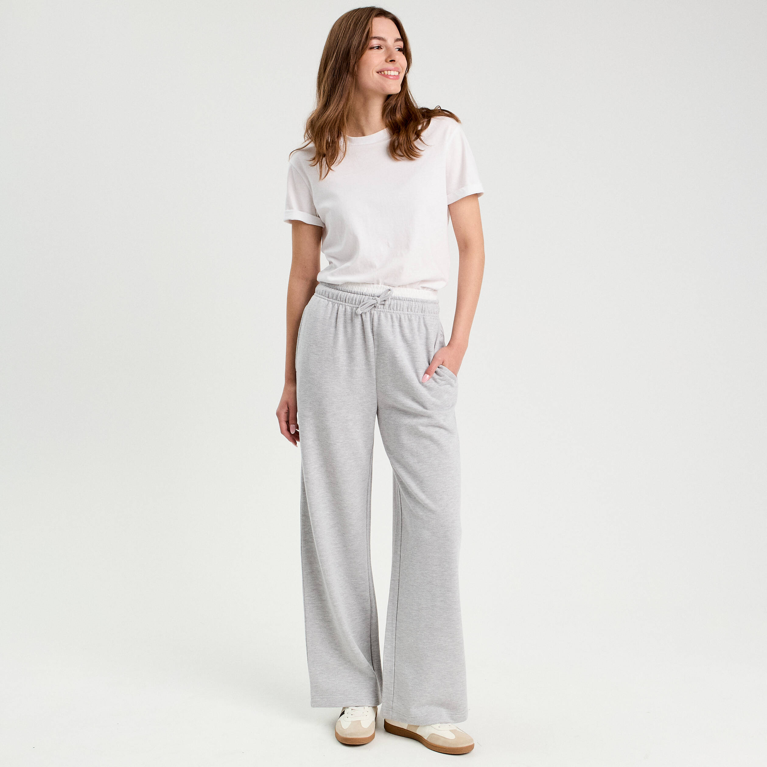 Pantalon large style jogging gris clair femme