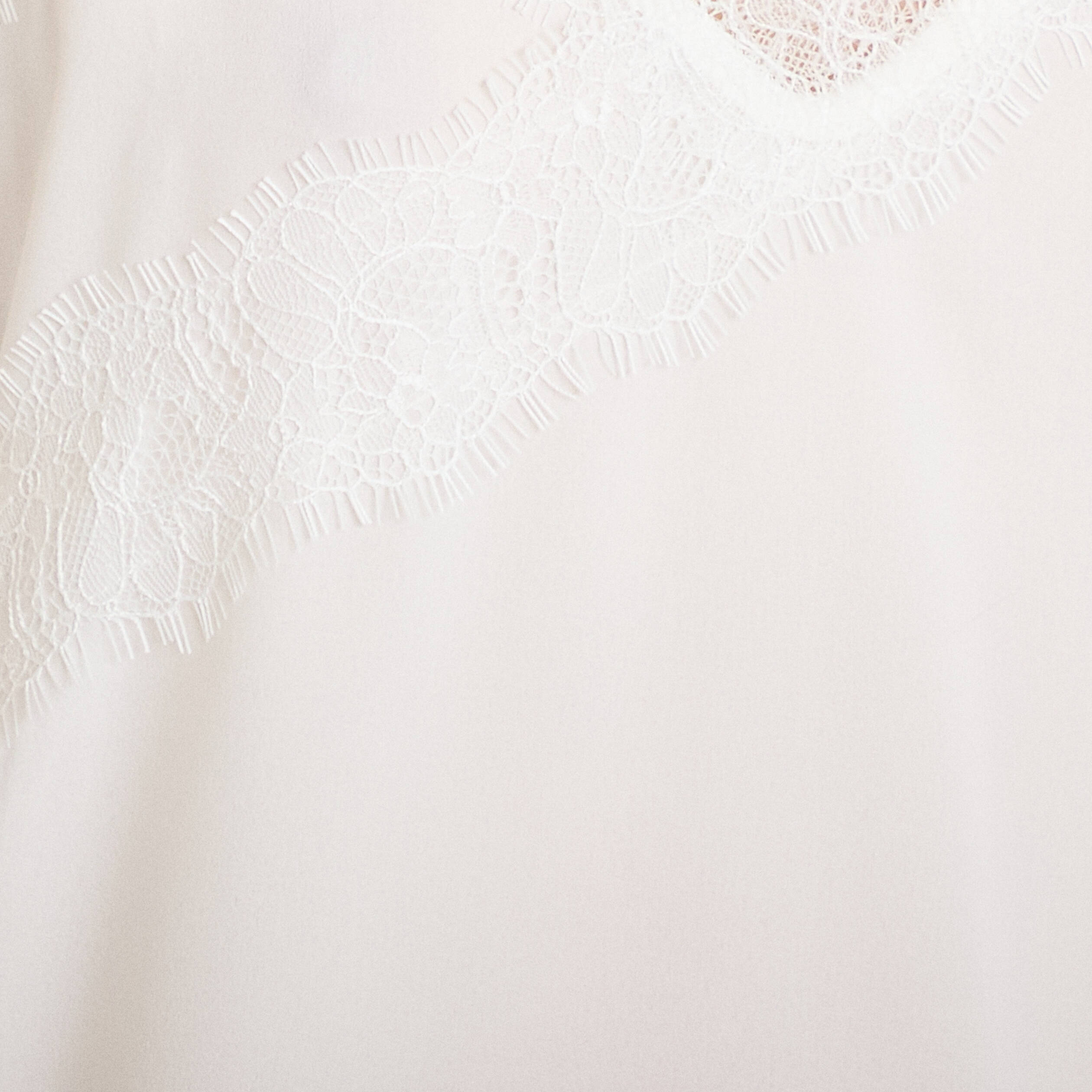 D&eacute;bardeur ajust&eacute; d&eacute;collet&eacute; dentelle blanc femme