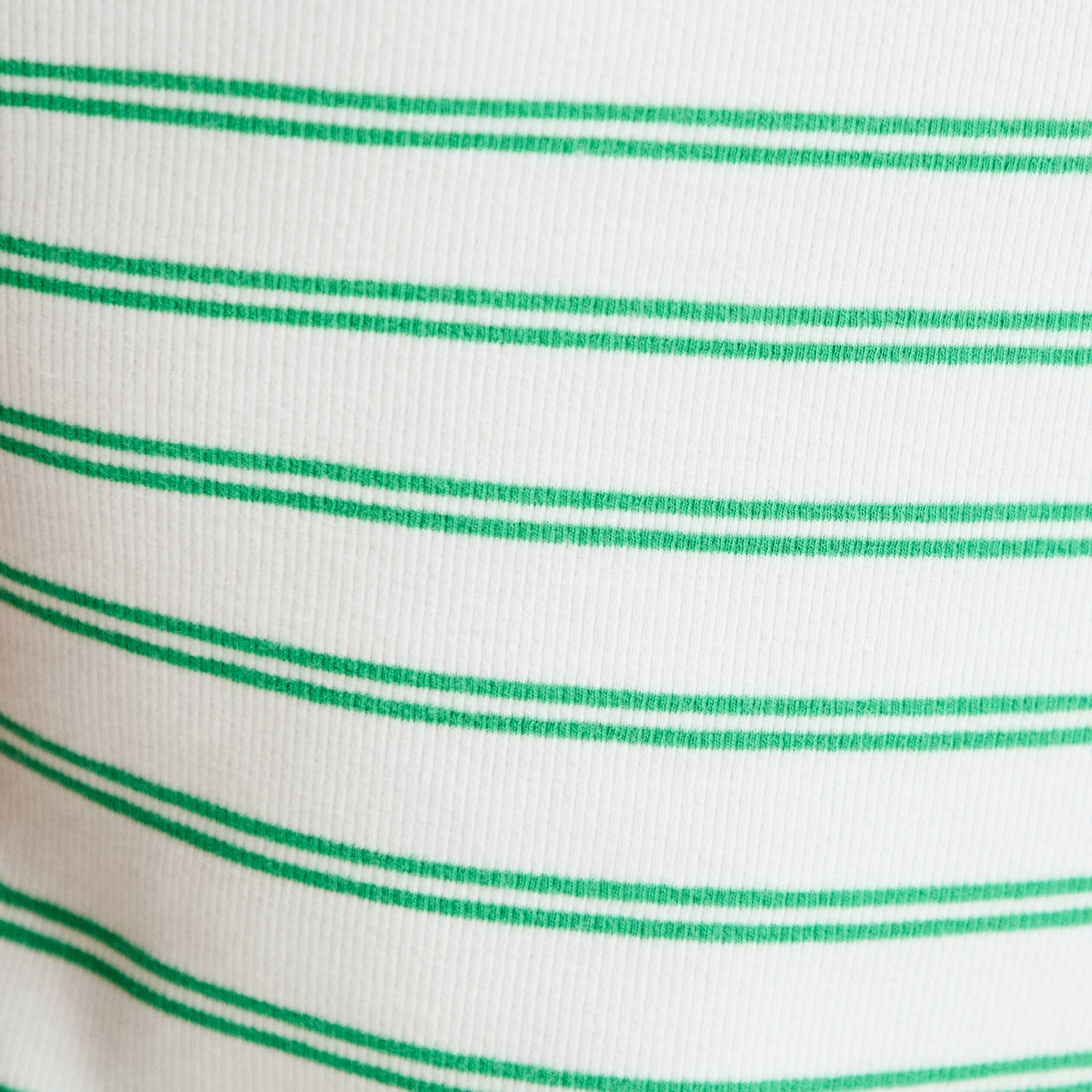 T-shirt c&ocirc;tel&eacute; ajust&eacute; vert femme