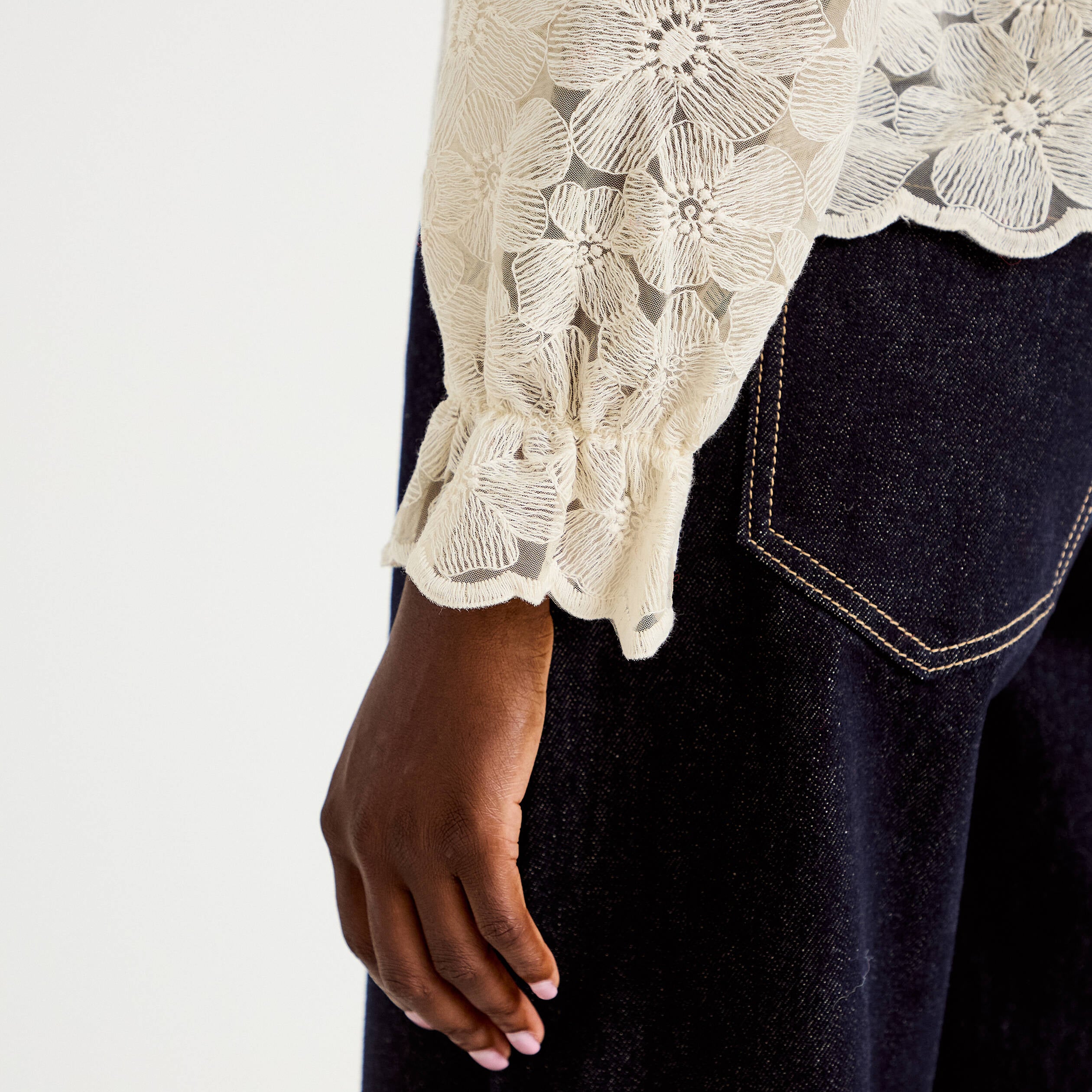 Blouse en dentelle d&eacute;collet&eacute; dos ecru femme