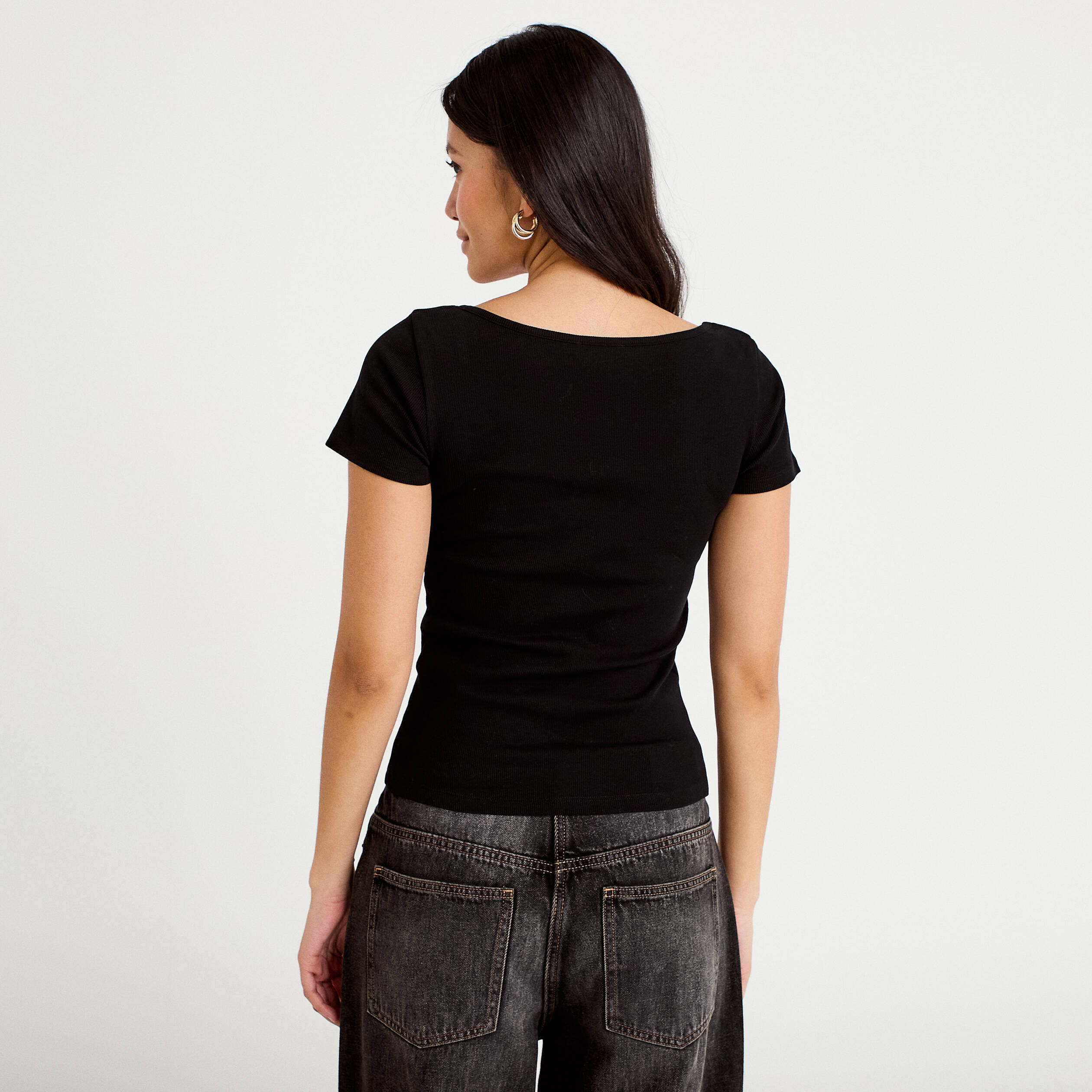T-shirt c&ocirc;tel&eacute; noir femme