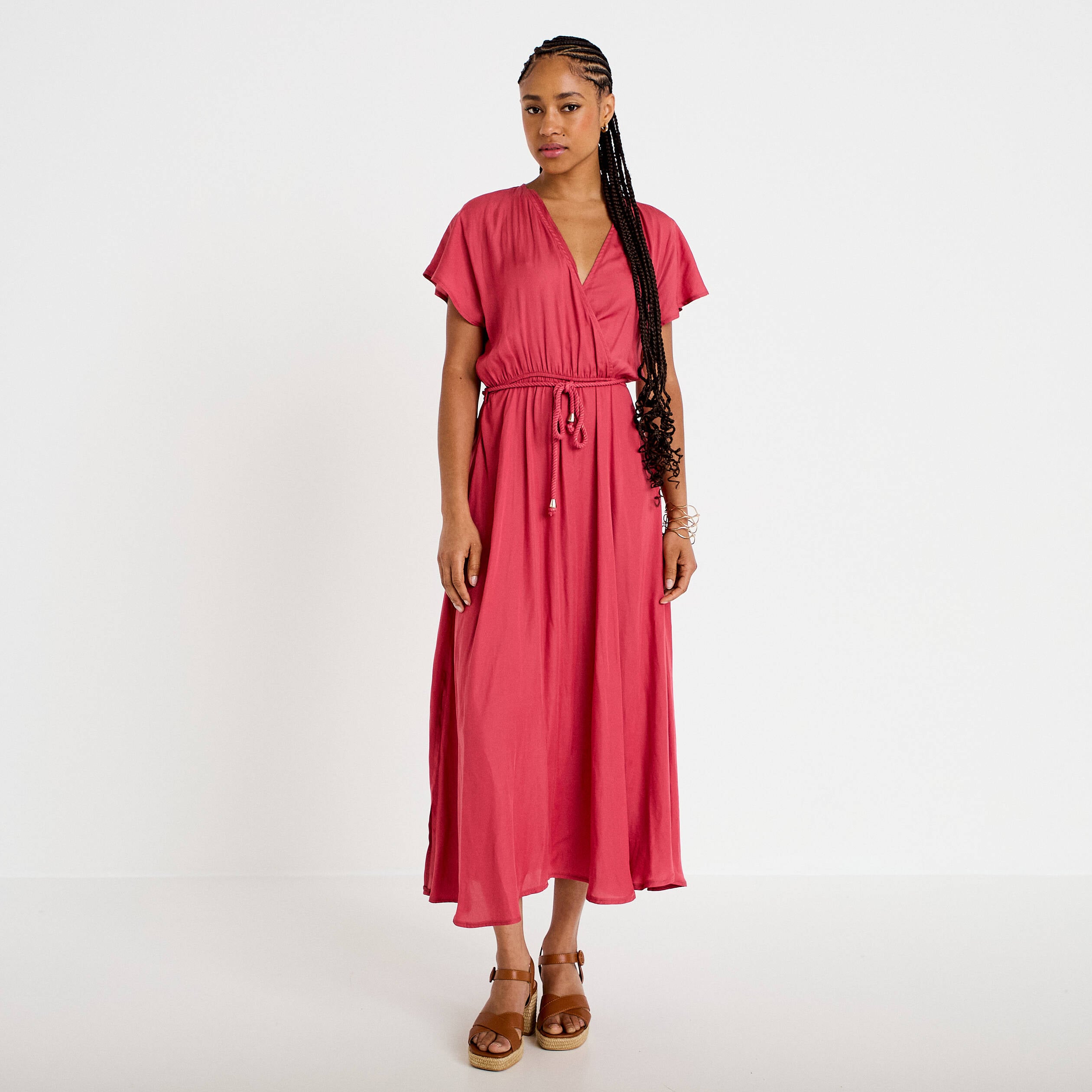 Robe longue &eacute;vas&eacute;e col v satin&eacute;e rose framboise femme