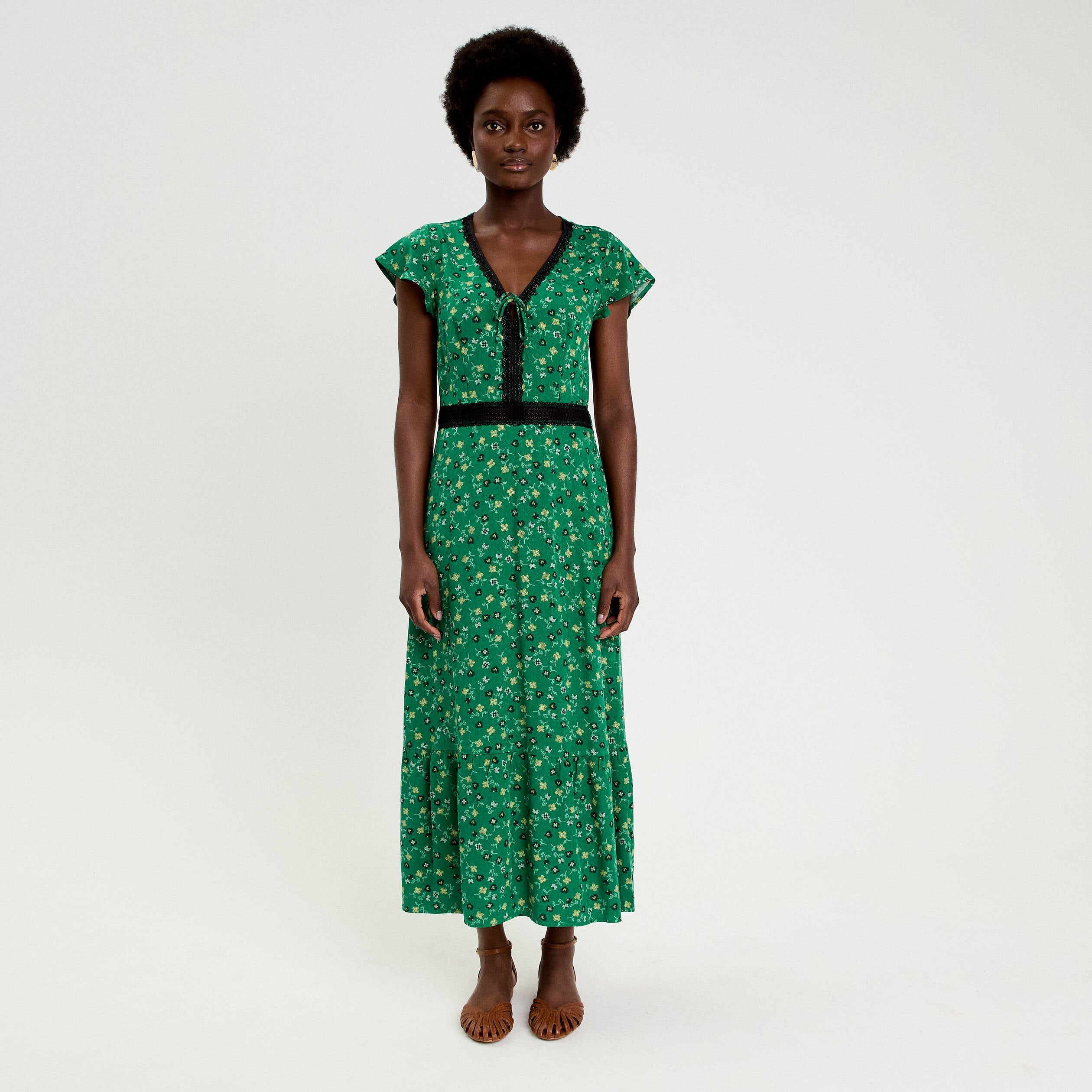 Robe longue &eacute;vas&eacute;e en dentelle col v vert femme