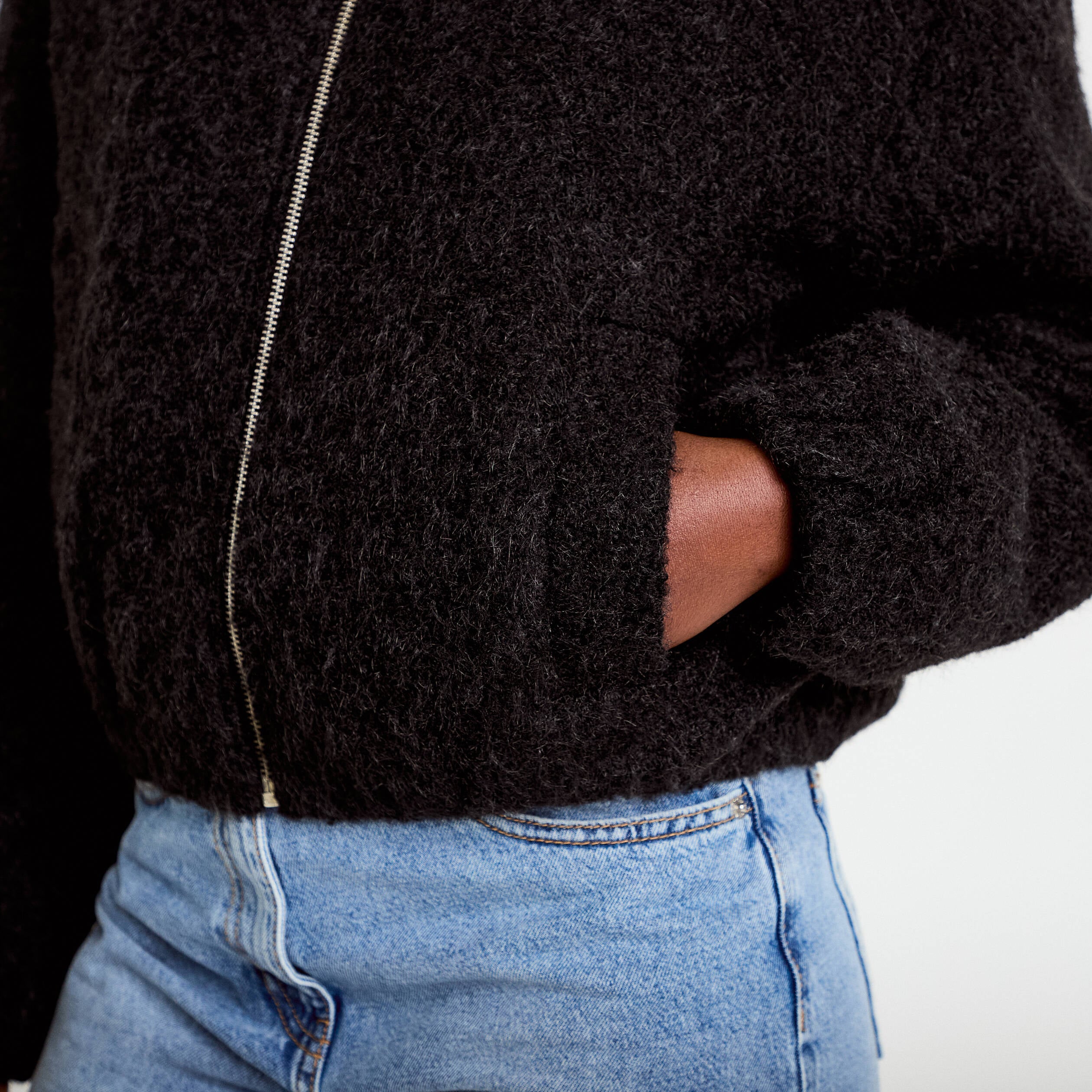 Veste cropped bas resserr&eacute; noir femme