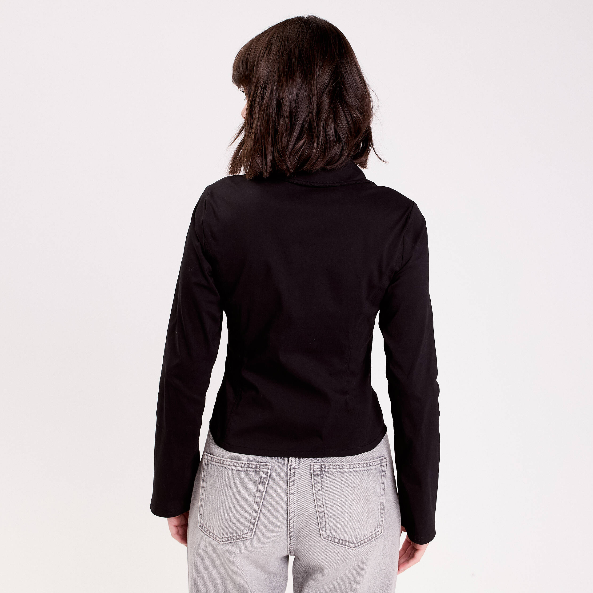 Chemise courte bas resserr&eacute; noir femme