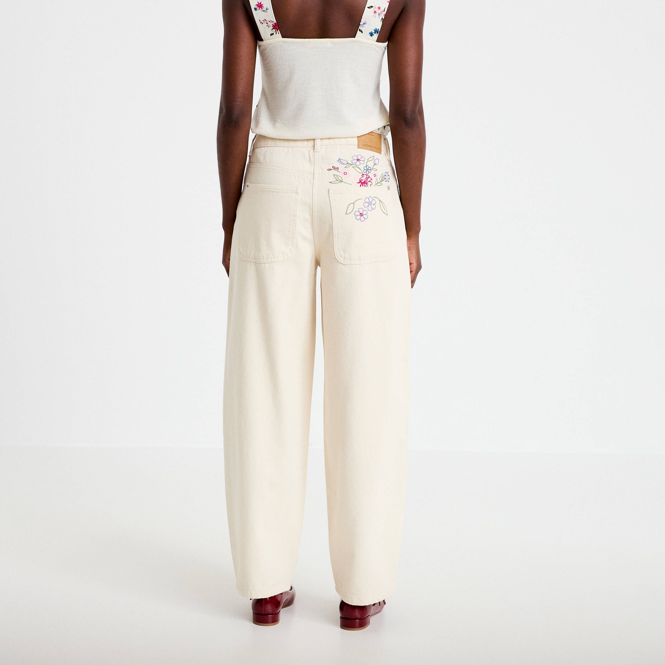Pantalon barrel broderie taille basse ecru femme